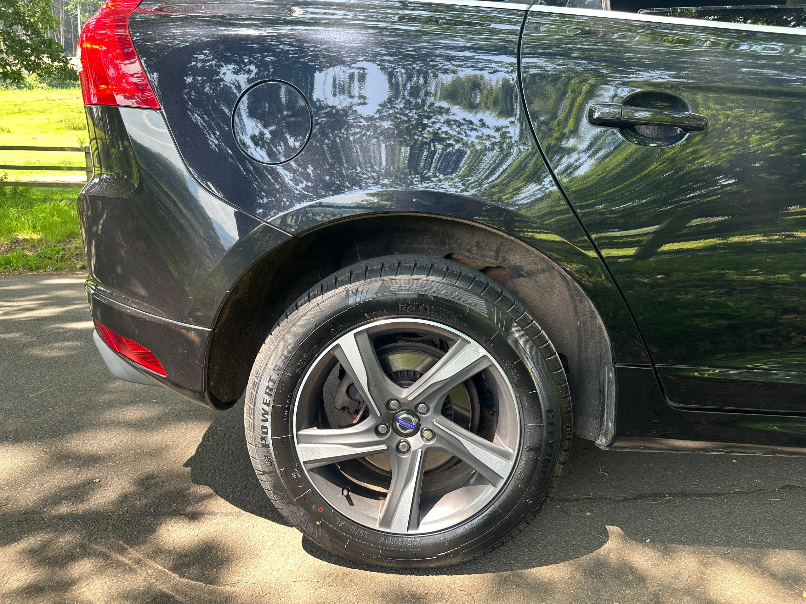 Volvo XC60 2.4 D5 R-Design Nav SUV 5dr Diesel Geartronic AWD Euro 5 (215 ps) 5dr Automatic 2013