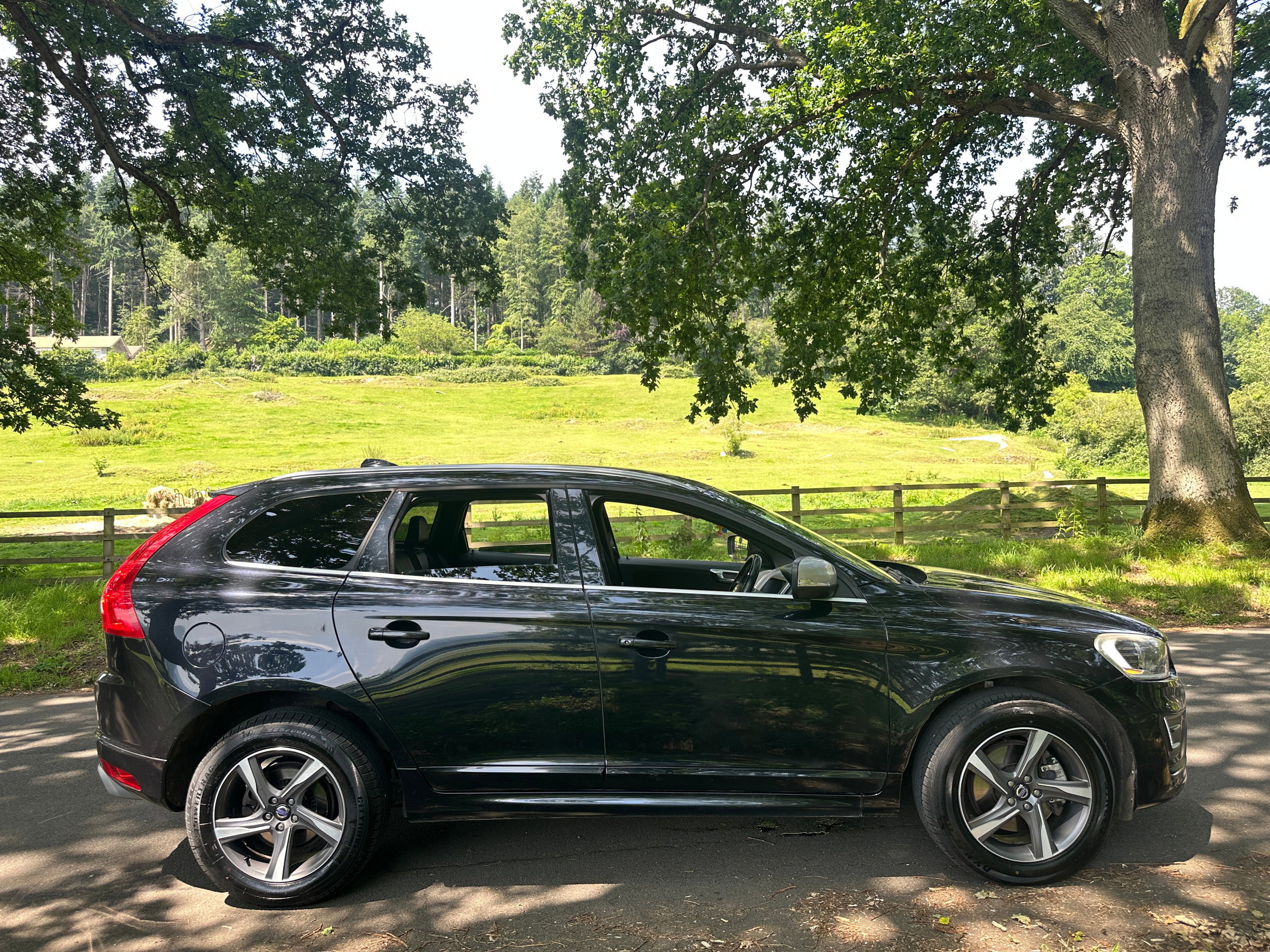 Volvo XC60 2.4 D5 R-Design Nav SUV 5dr Diesel Geartronic AWD Euro 5 (215 ps) 5dr Automatic 2013