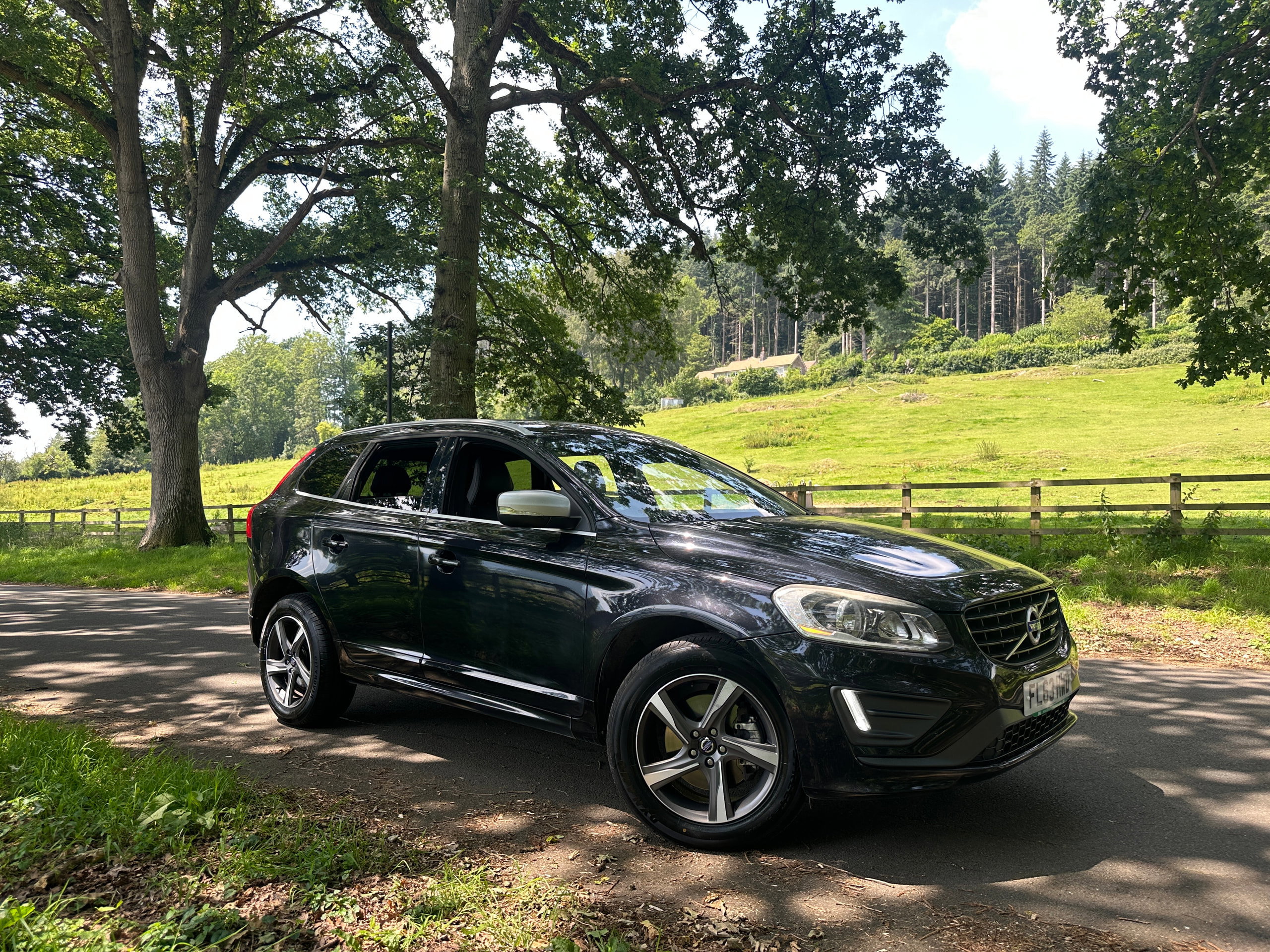 Volvo XC60 2.4 D5 R-Design Nav SUV 5dr Diesel Geartronic AWD Euro 5 (215 ps) 5dr Automatic 2013