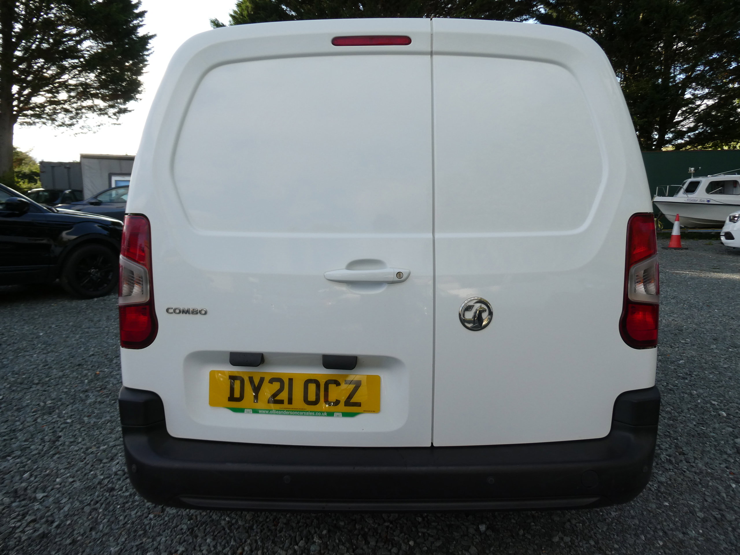 Vauxhall Combo 1.5 Turbo D 2300 Edition Panel Van 4dr Diesel Auto L2 H1 Euro 6 (s/s) (130 ps) 4dr Automatic 2021