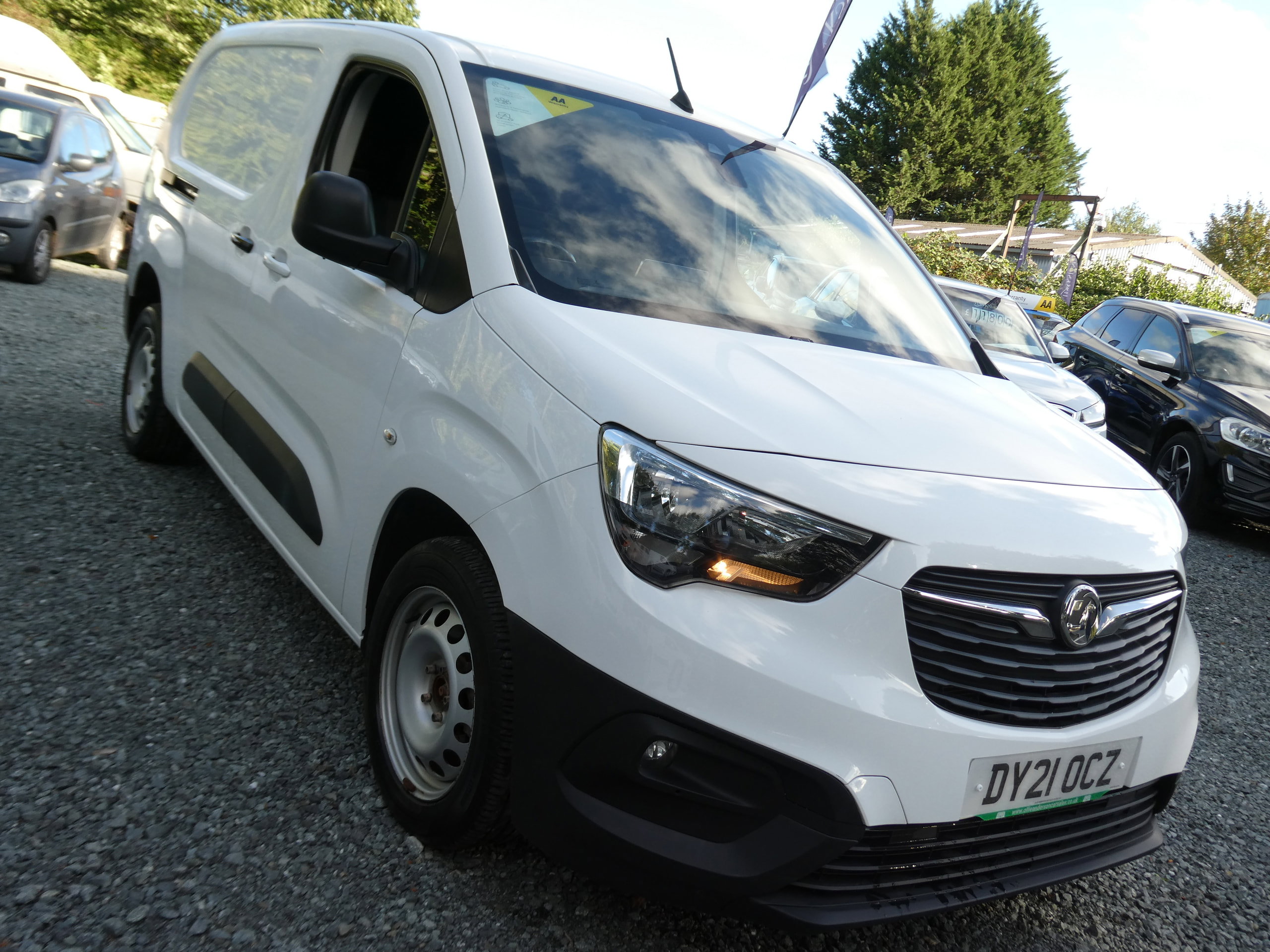Vauxhall Combo 1.5 Turbo D 2300 Edition Panel Van 4dr Diesel Auto L2 H1 Euro 6 (s/s) (130 ps) 4dr Automatic 2021