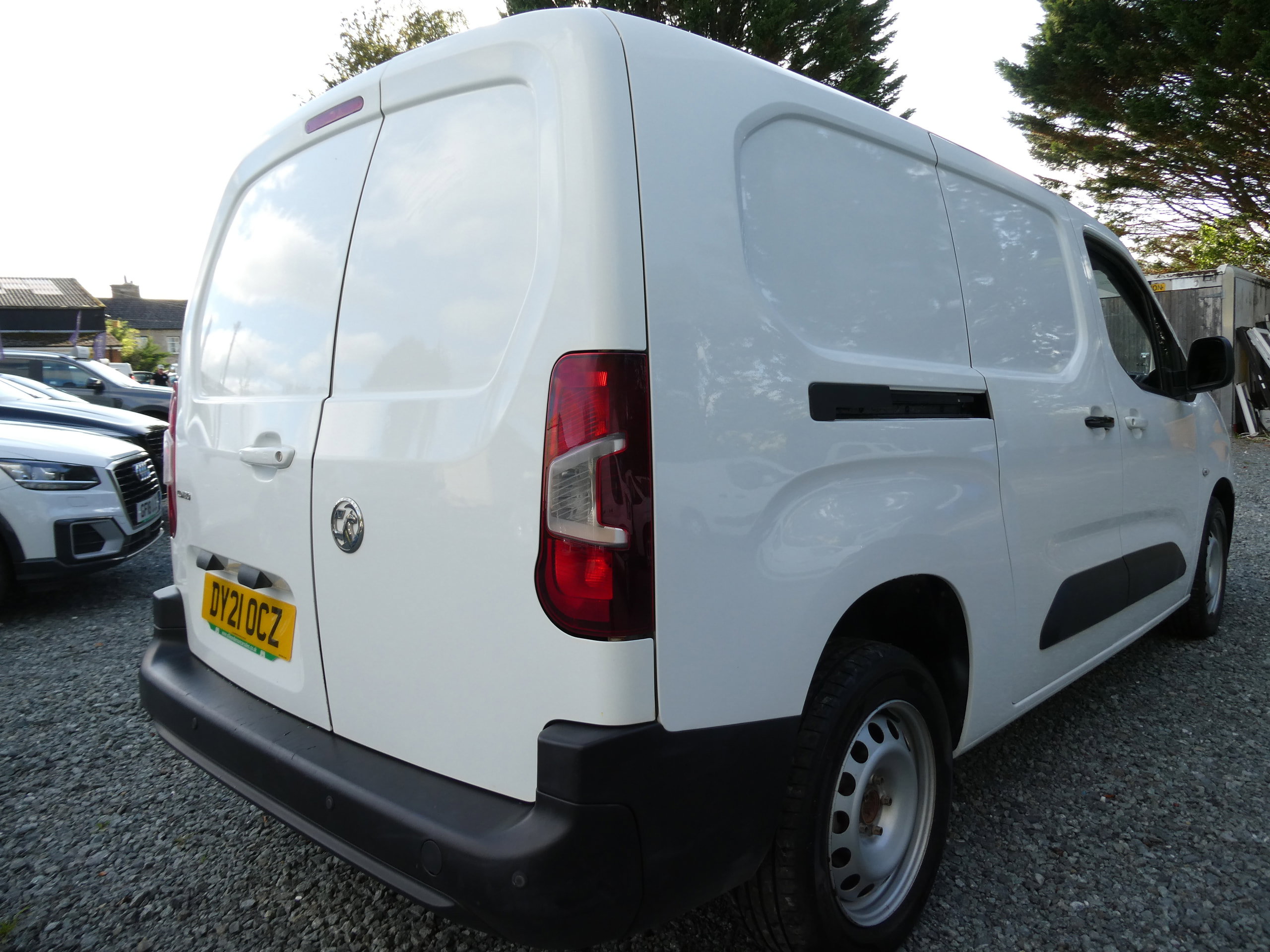 Vauxhall Combo 1.5 Turbo D 2300 Edition Panel Van 4dr Diesel Auto L2 H1 Euro 6 (s/s) (130 ps) 4dr Automatic 2021