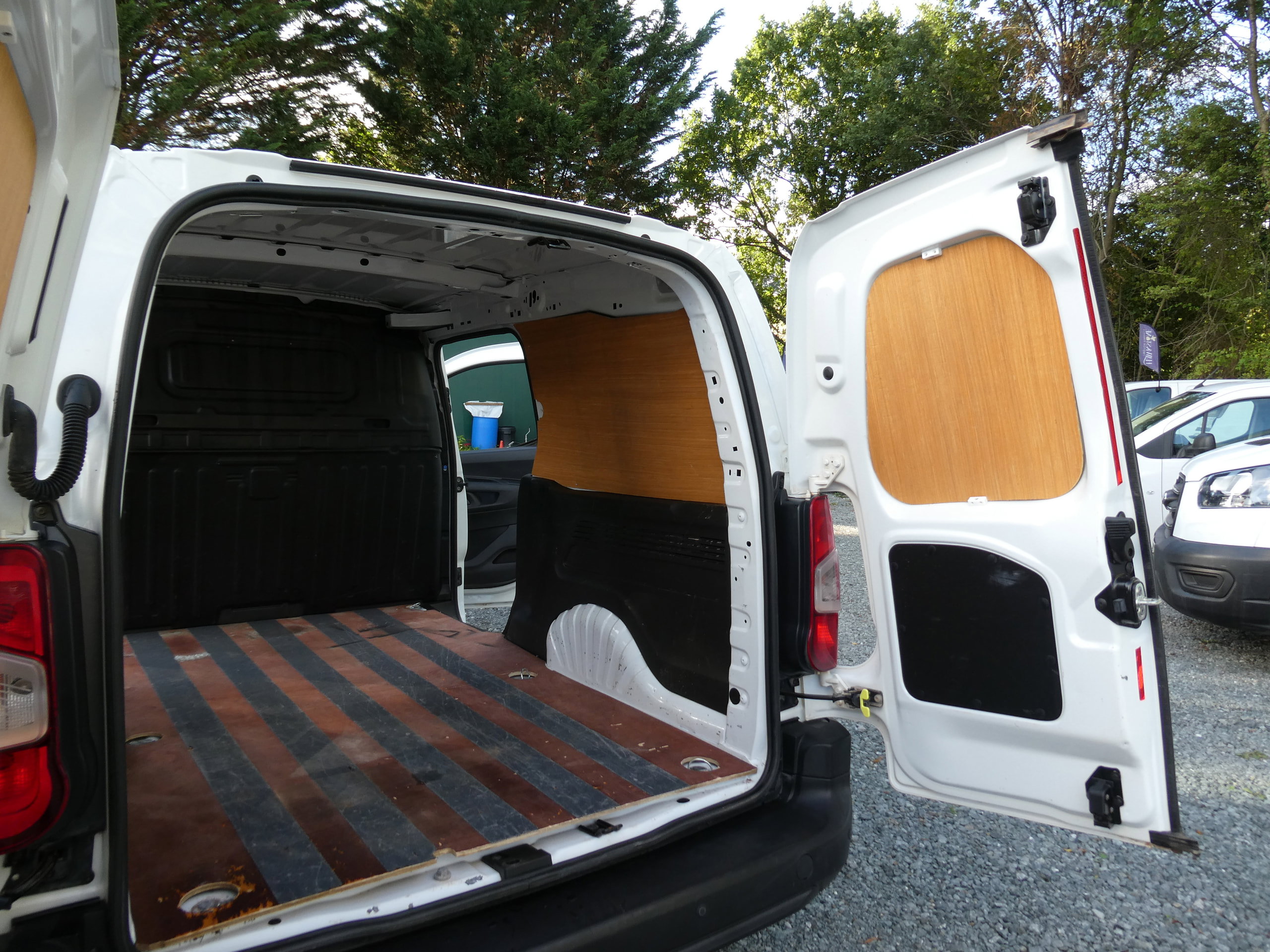 Vauxhall Combo 1.5 Turbo D 2300 Edition Panel Van 4dr Diesel Auto L2 H1 Euro 6 (s/s) (130 ps) 4dr Automatic 2021