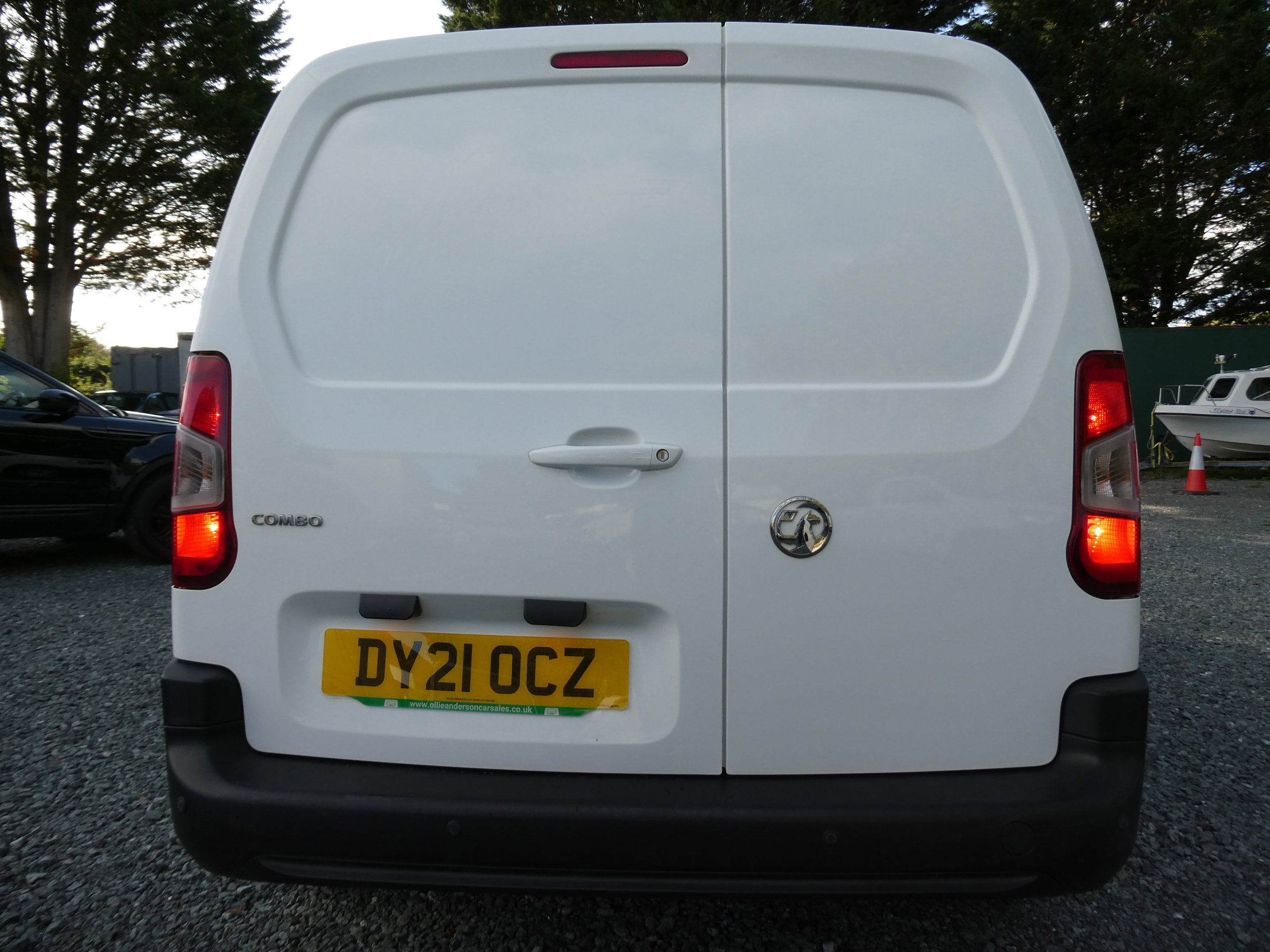 Vauxhall Combo 1.5 Turbo D 2300 Edition Panel Van 4dr Diesel Auto L2 H1 Euro 6 (s/s) (130 ps) 4dr Automatic 2021