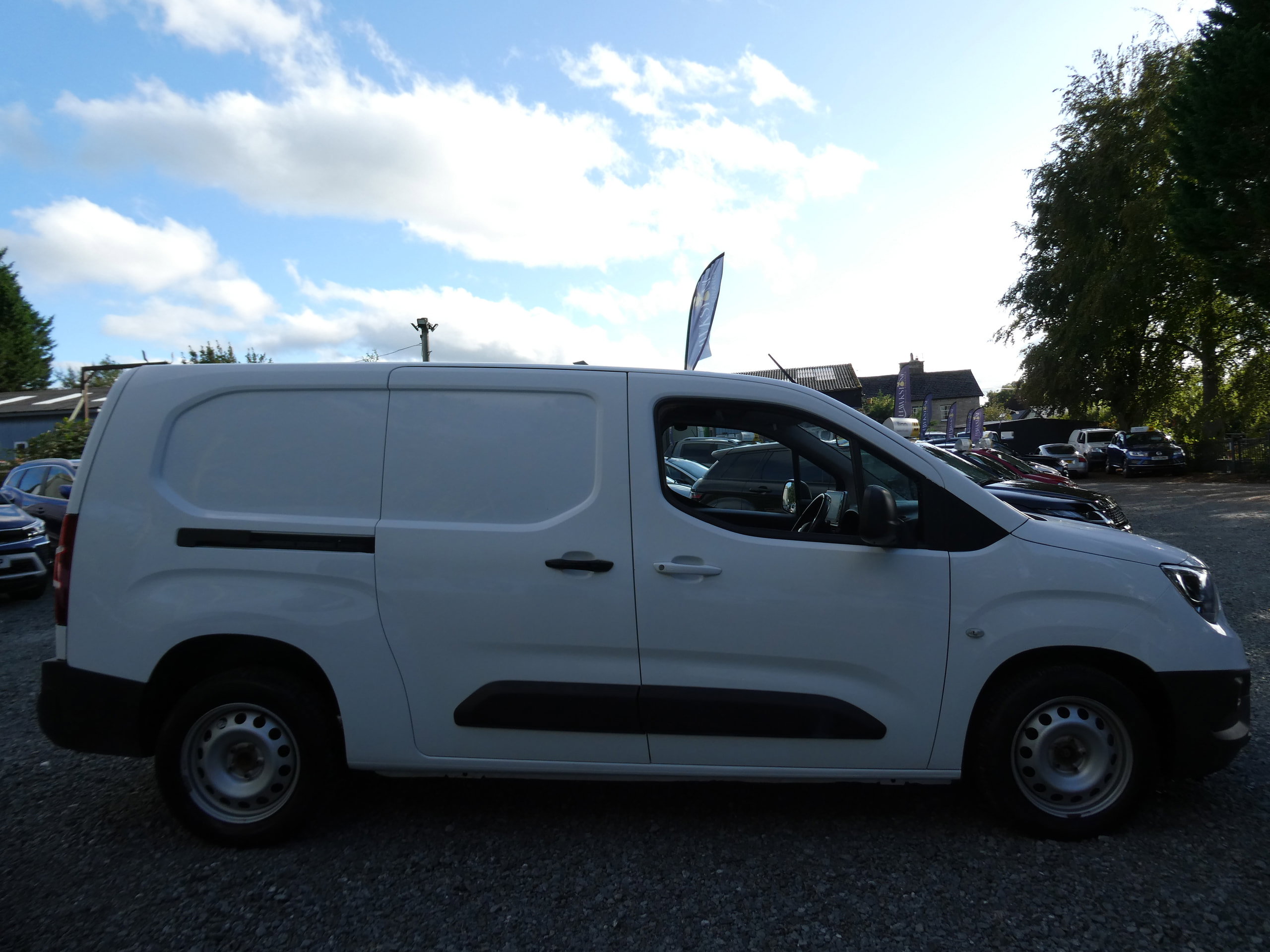 Vauxhall Combo 1.5 Turbo D 2300 Edition Panel Van 4dr Diesel Auto L2 H1 Euro 6 (s/s) (130 ps) 4dr Automatic 2021