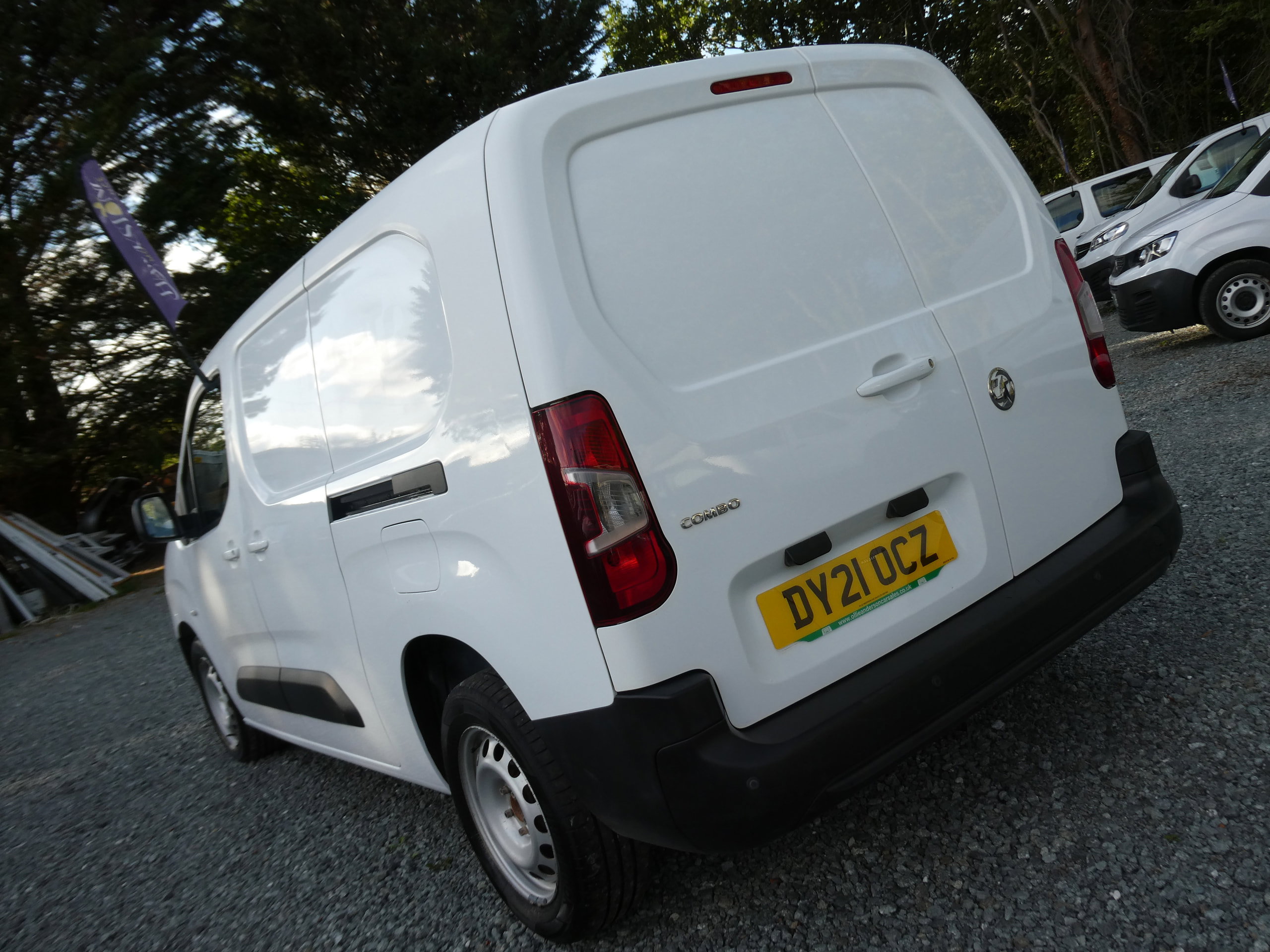 Vauxhall Combo 1.5 Turbo D 2300 Edition Panel Van 4dr Diesel Auto L2 H1 Euro 6 (s/s) (130 ps) 4dr Automatic 2021