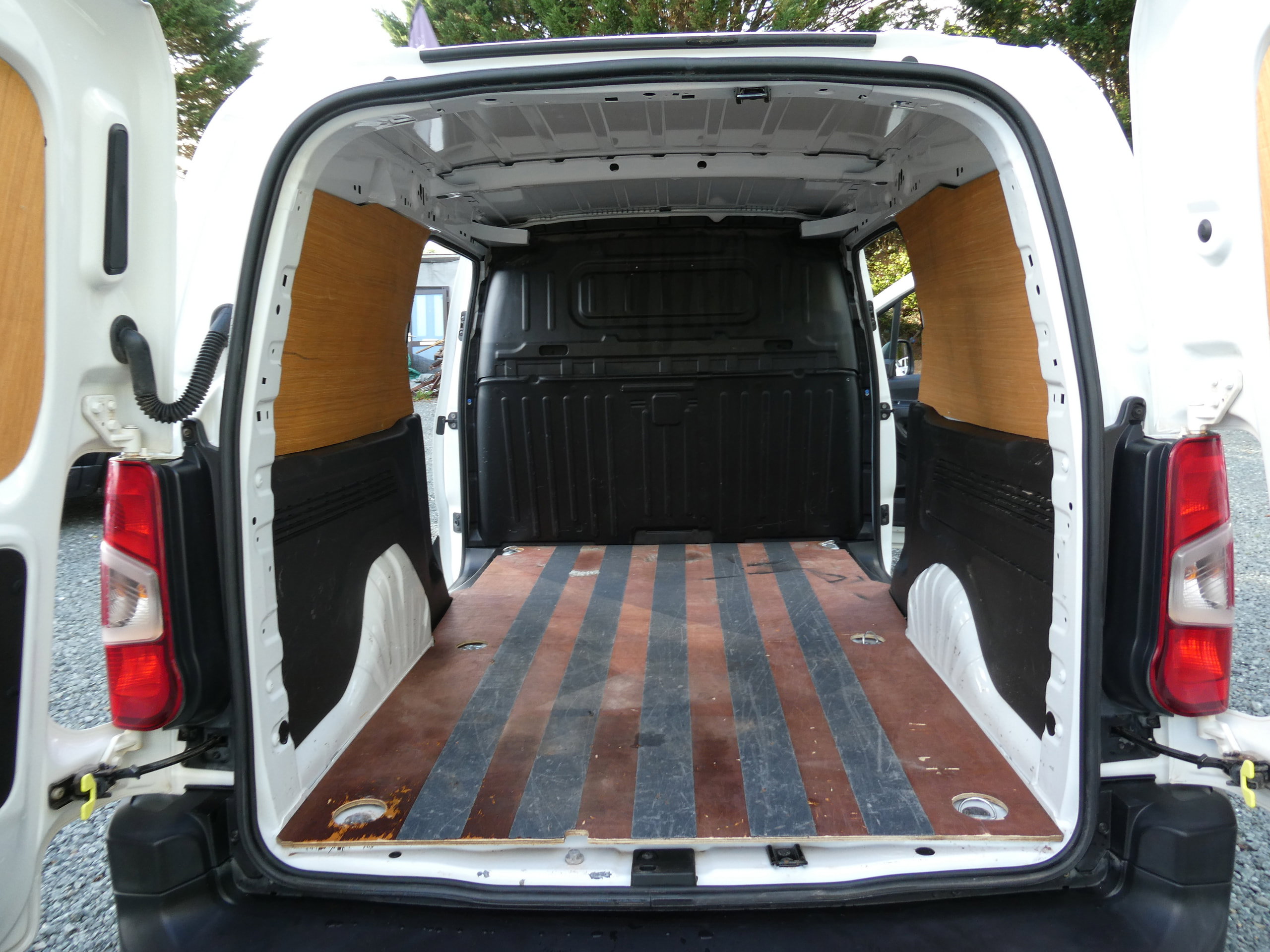 Vauxhall Combo 1.5 Turbo D 2300 Edition Panel Van 4dr Diesel Auto L2 H1 Euro 6 (s/s) (130 ps) 4dr Automatic 2021