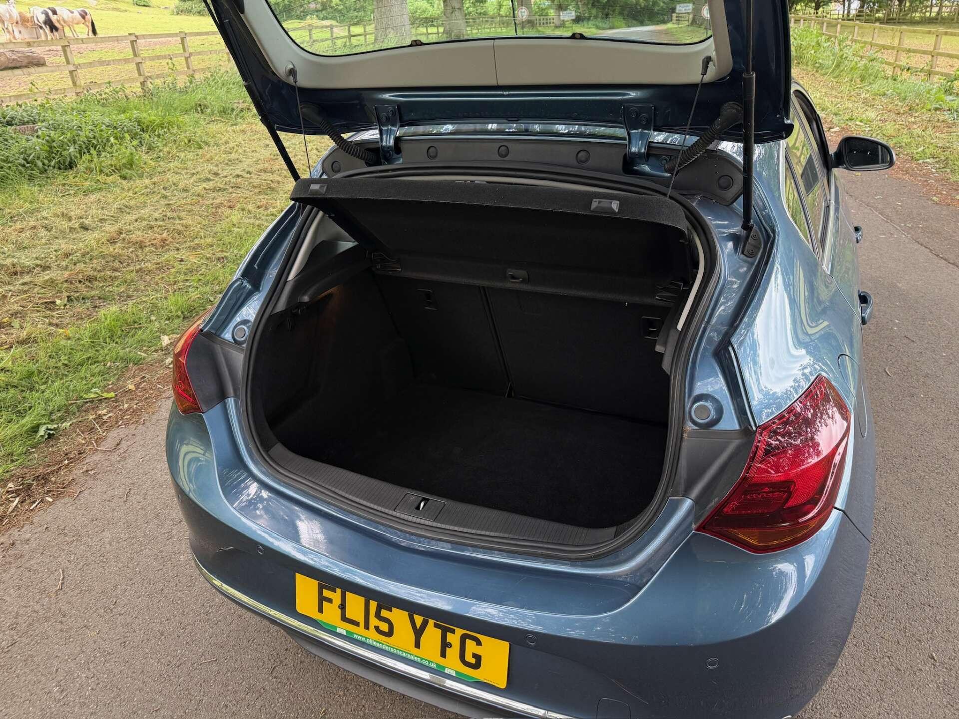 Vauxhall Astra 1.6 Astra SRI Auto 5dr 5dr Automatic 2026