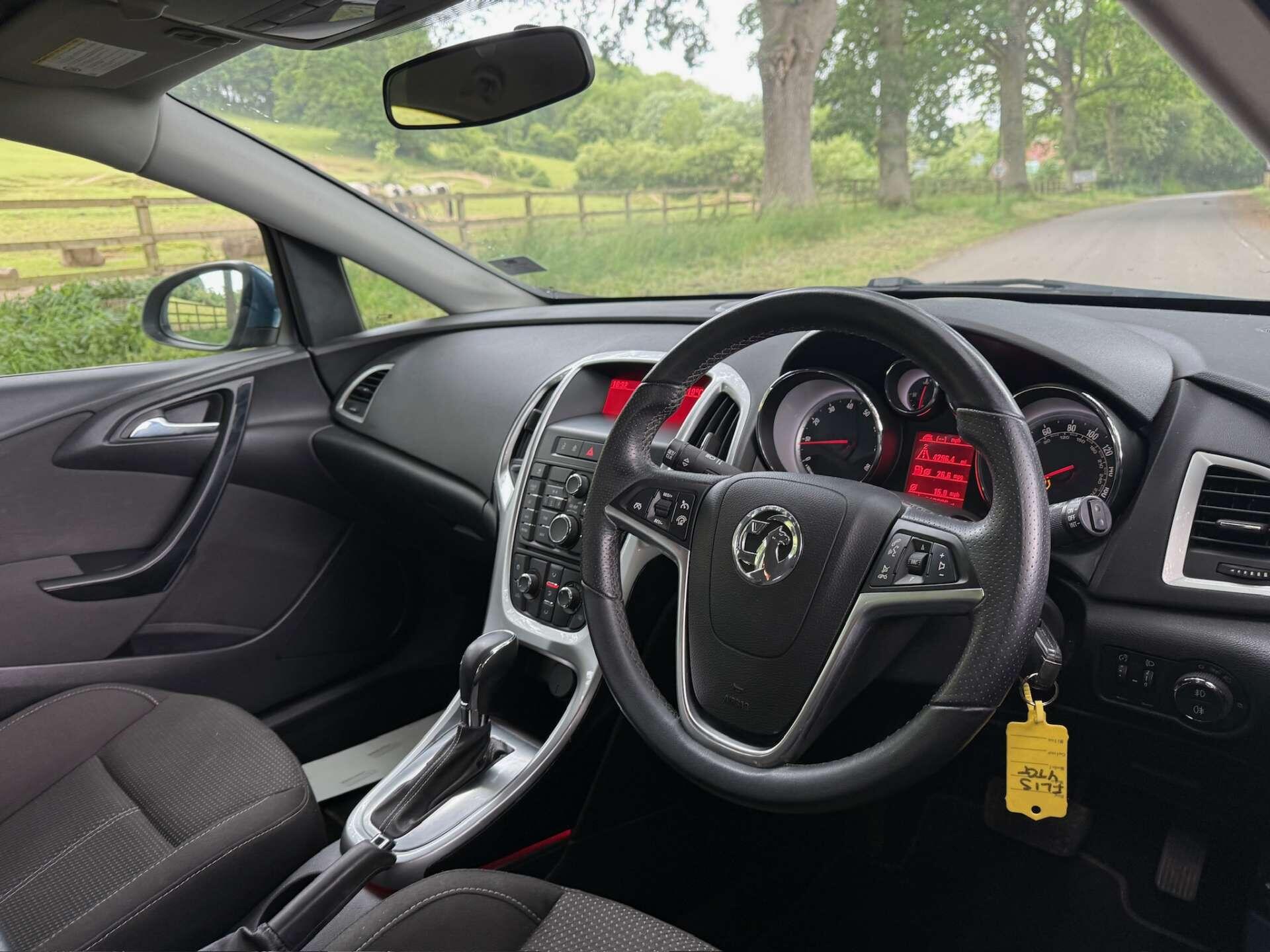 Vauxhall Astra 1.6 Astra SRI Auto 5dr 5dr Automatic 2026