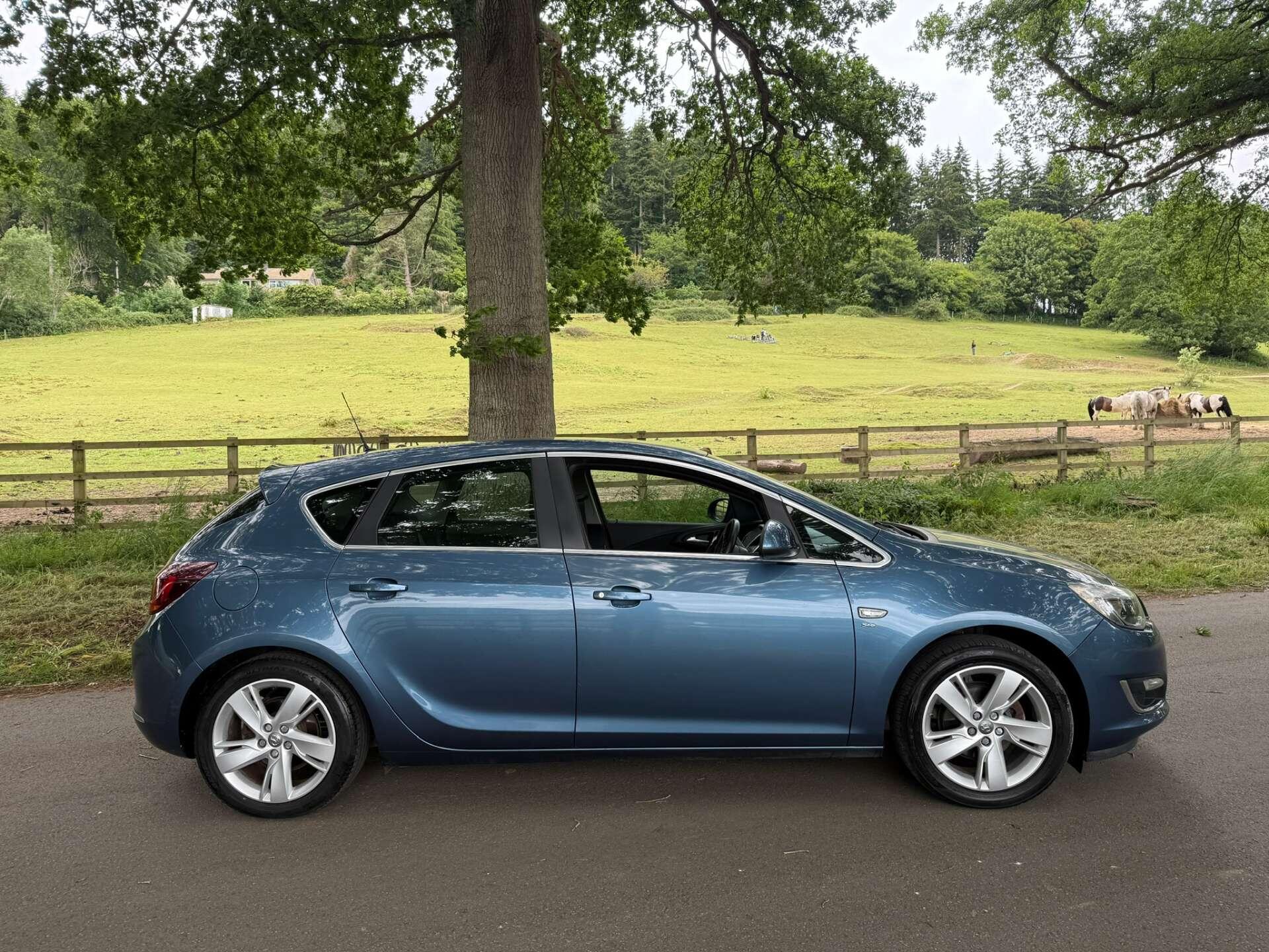 Vauxhall Astra 1.6 Astra SRI Auto 5dr 5dr Automatic 2026