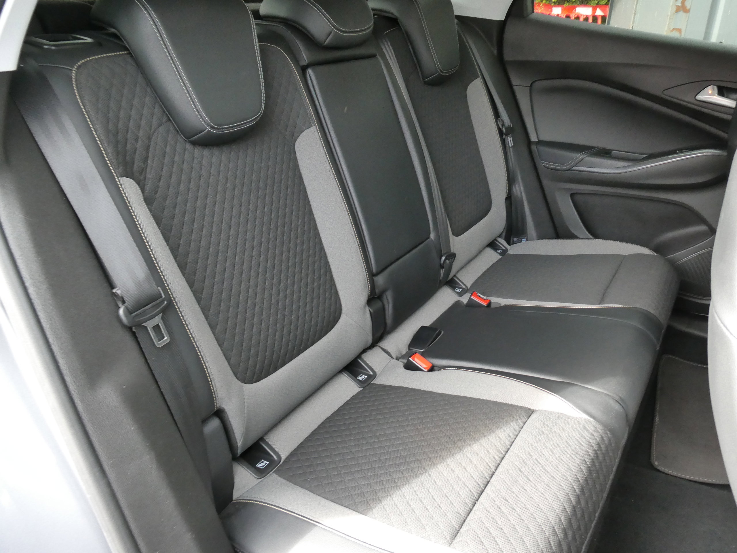 Vauxhall Grandland X 1.2 Turbo Sport Nav SUV 5dr Petrol Manual Euro 6 (s/s) (130 ps) 5dr Manual 2018