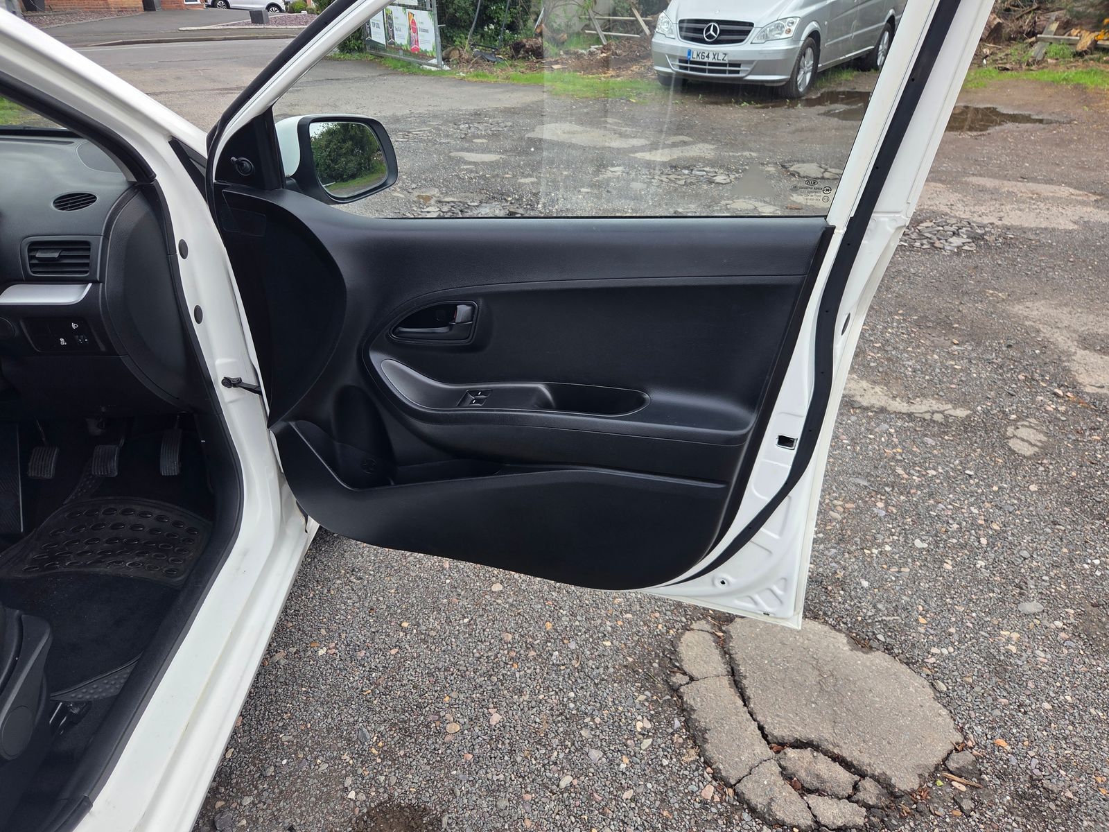 Kia Picanto 1.0 1 Hatchback 5dr Petrol Manual Euro 5 (68 bhp) 5dr Manual 2026