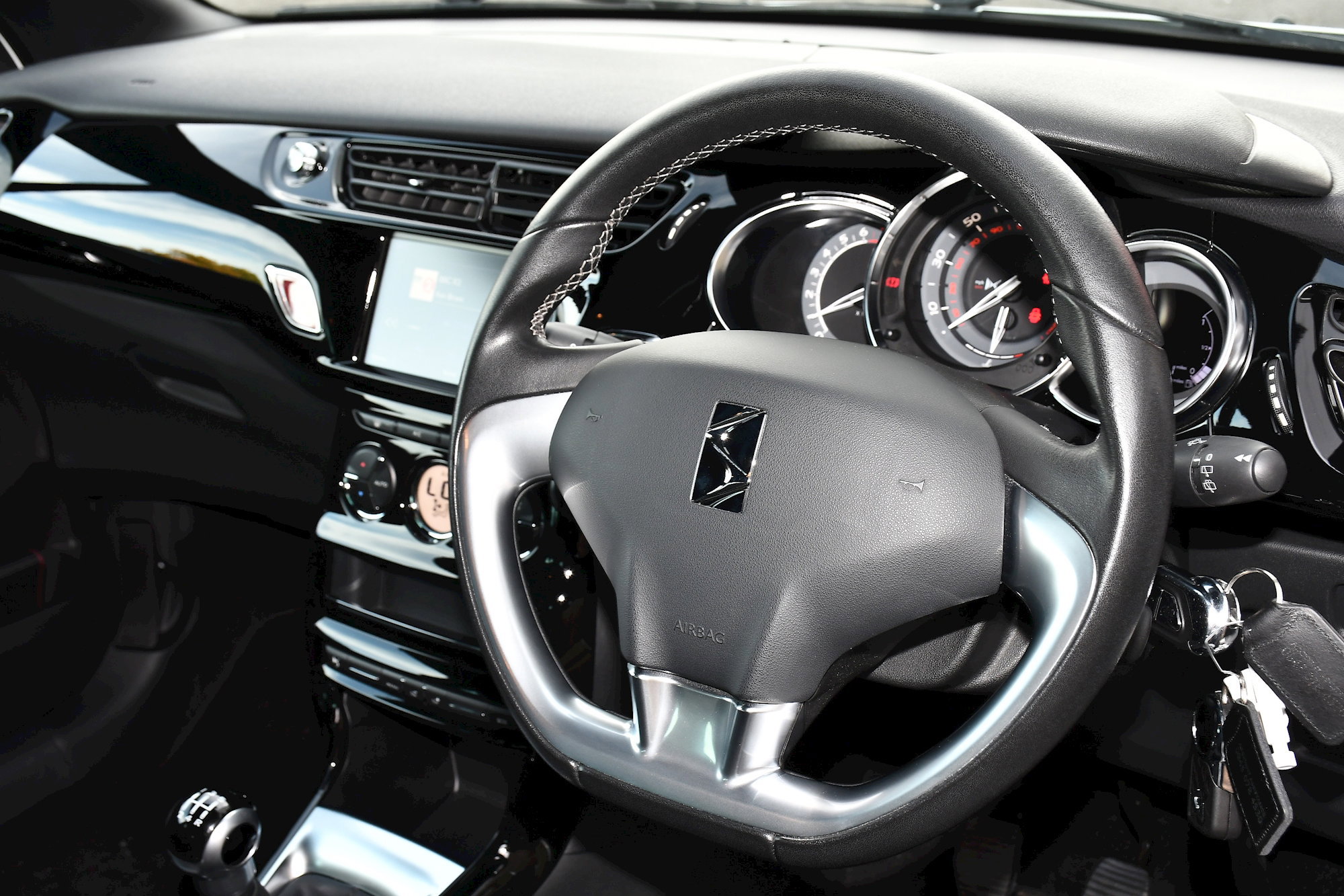 DS DS 3 PURETECH CONNECTED CHIC 3dr Manual 2026