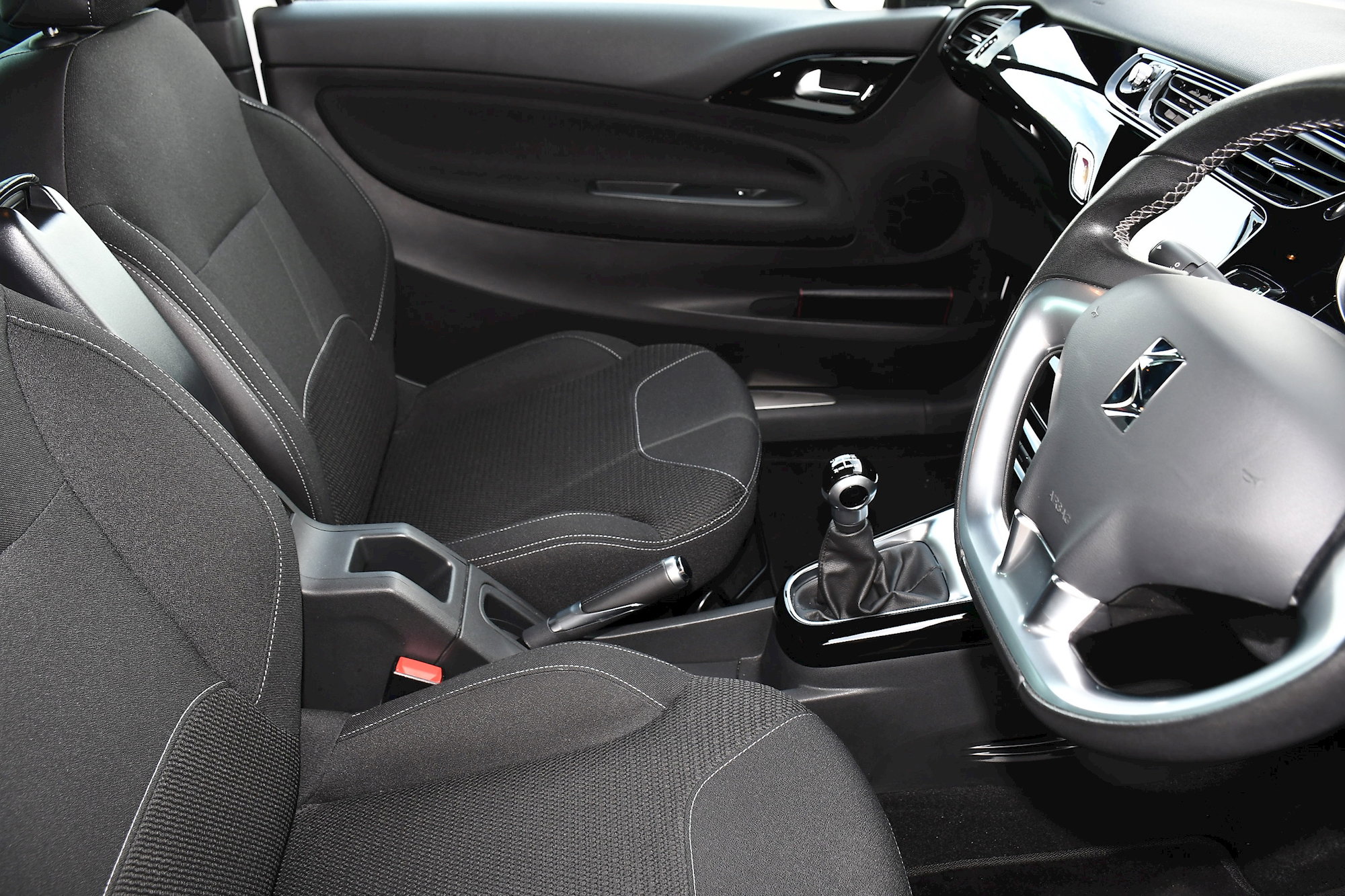 DS DS 3 PURETECH CONNECTED CHIC 3dr Manual 2026