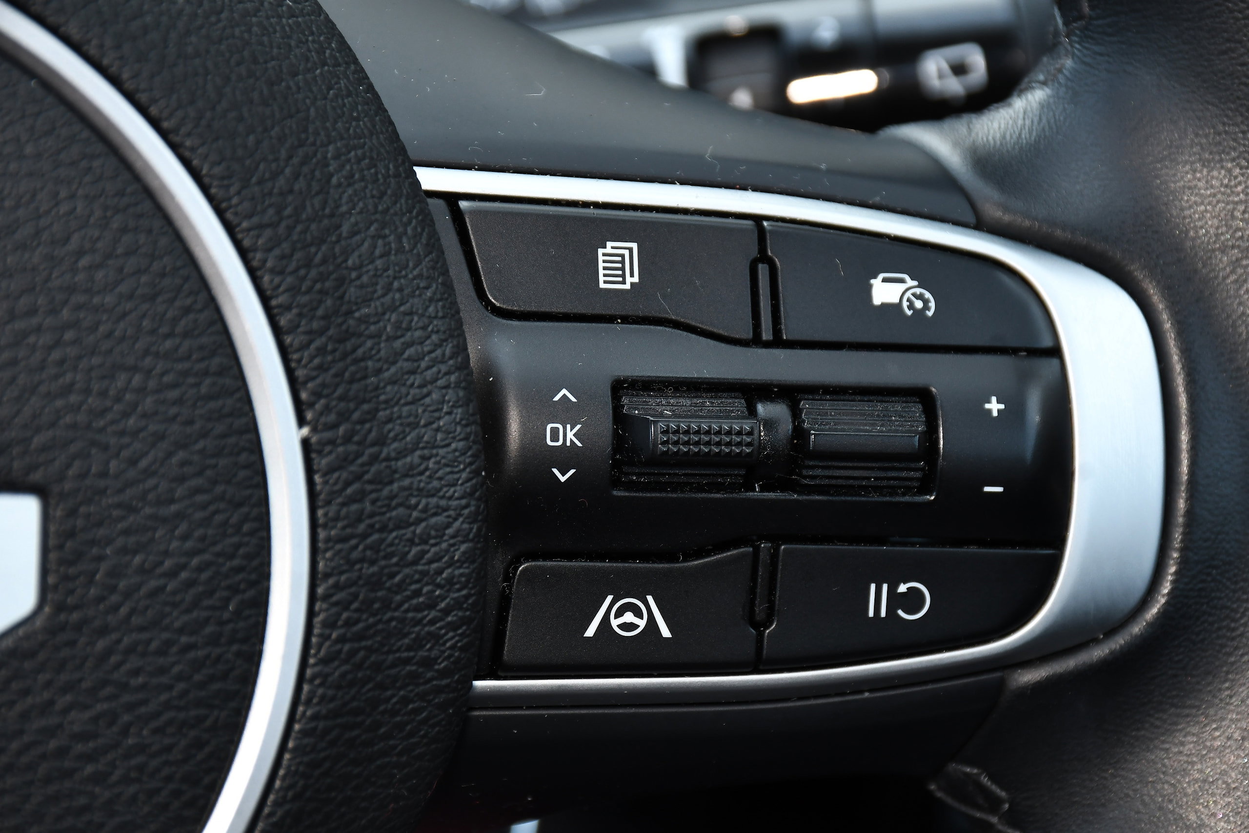 2023 KIA Sportage thumbnail 18