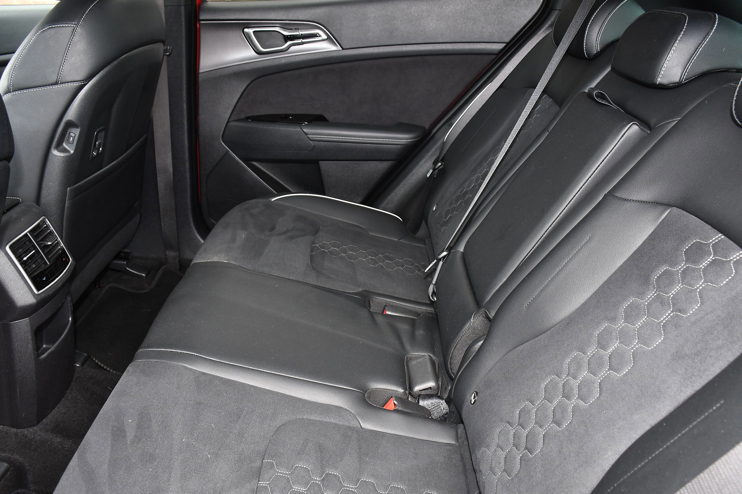 Kia Sportage 1.6 h T-GDi GT-Line SUV 5dr Petrol Hybrid Auto Euro 6 (s/s) (207 bhp) 5dr Automatic 2026
