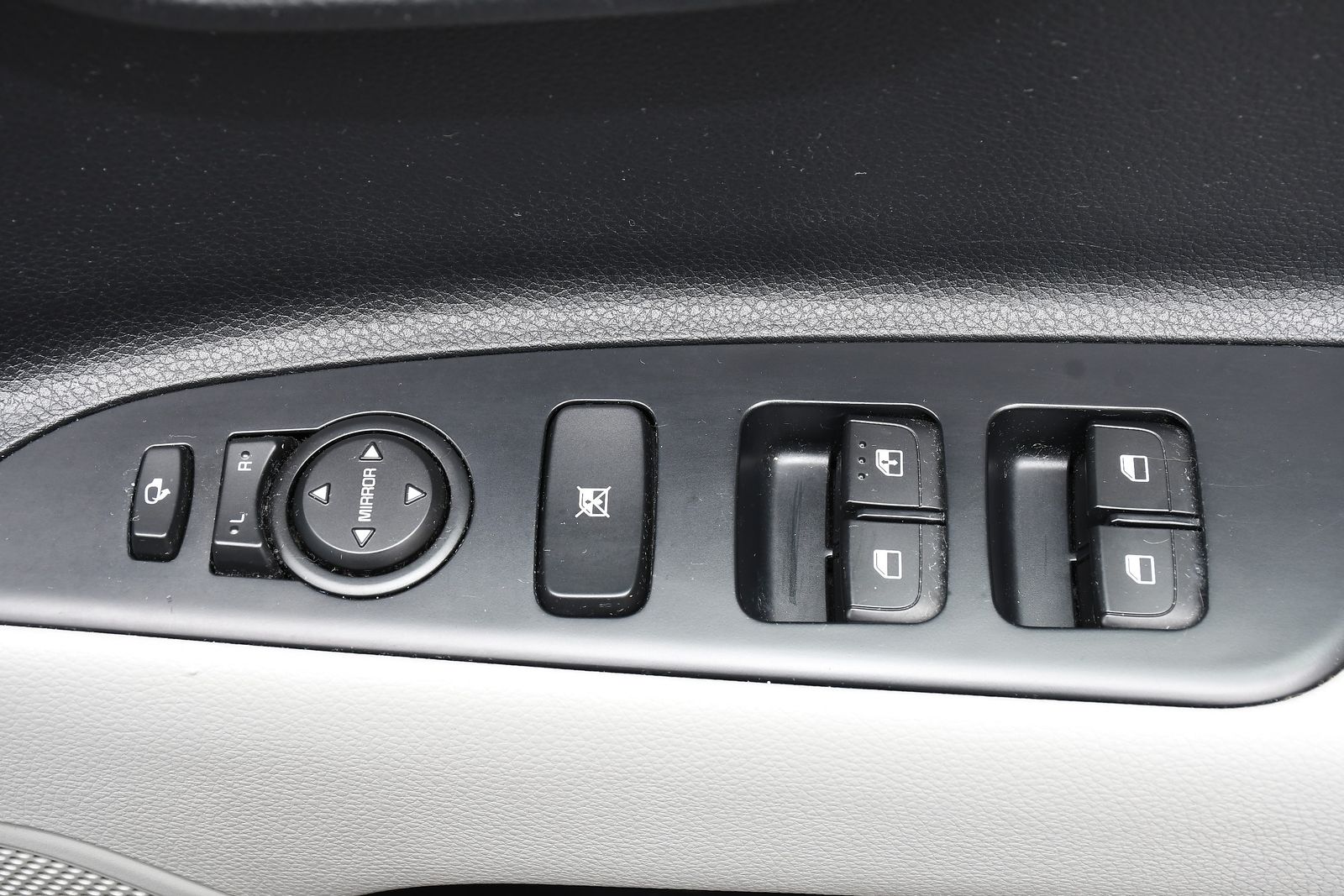 Kia Stonic 1.0 T-GDi 4 SUV 5dr Petrol Manual Euro 6 (s/s) (118 bhp) 5dr Manual 2026