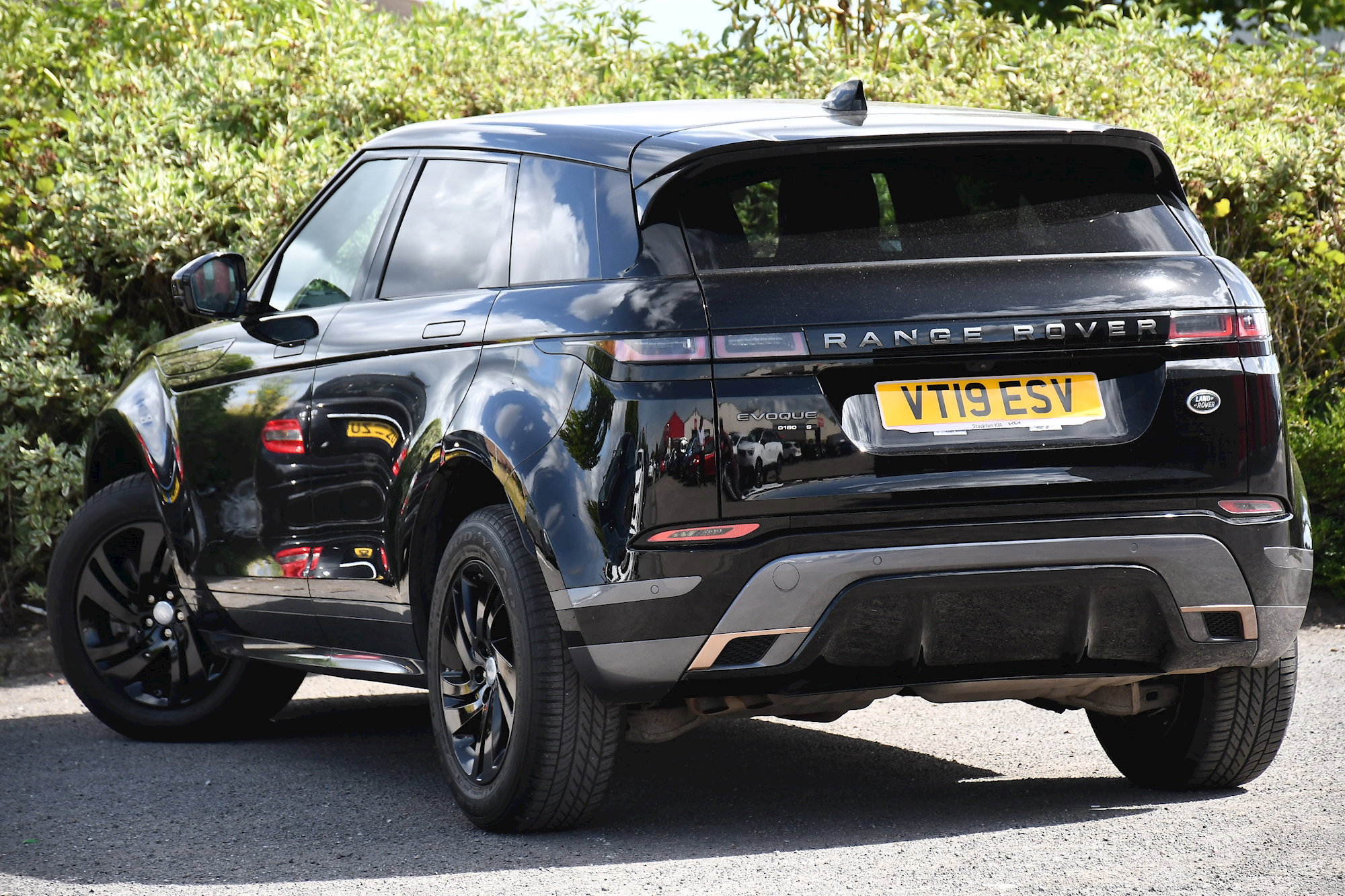 Land Rover Range Rover Evoque 2.0 D180 R-Dynamic S SUV 5dr Diesel Auto 4WD Euro 6 (s/s) (180 ps) 5dr Automatic 2026