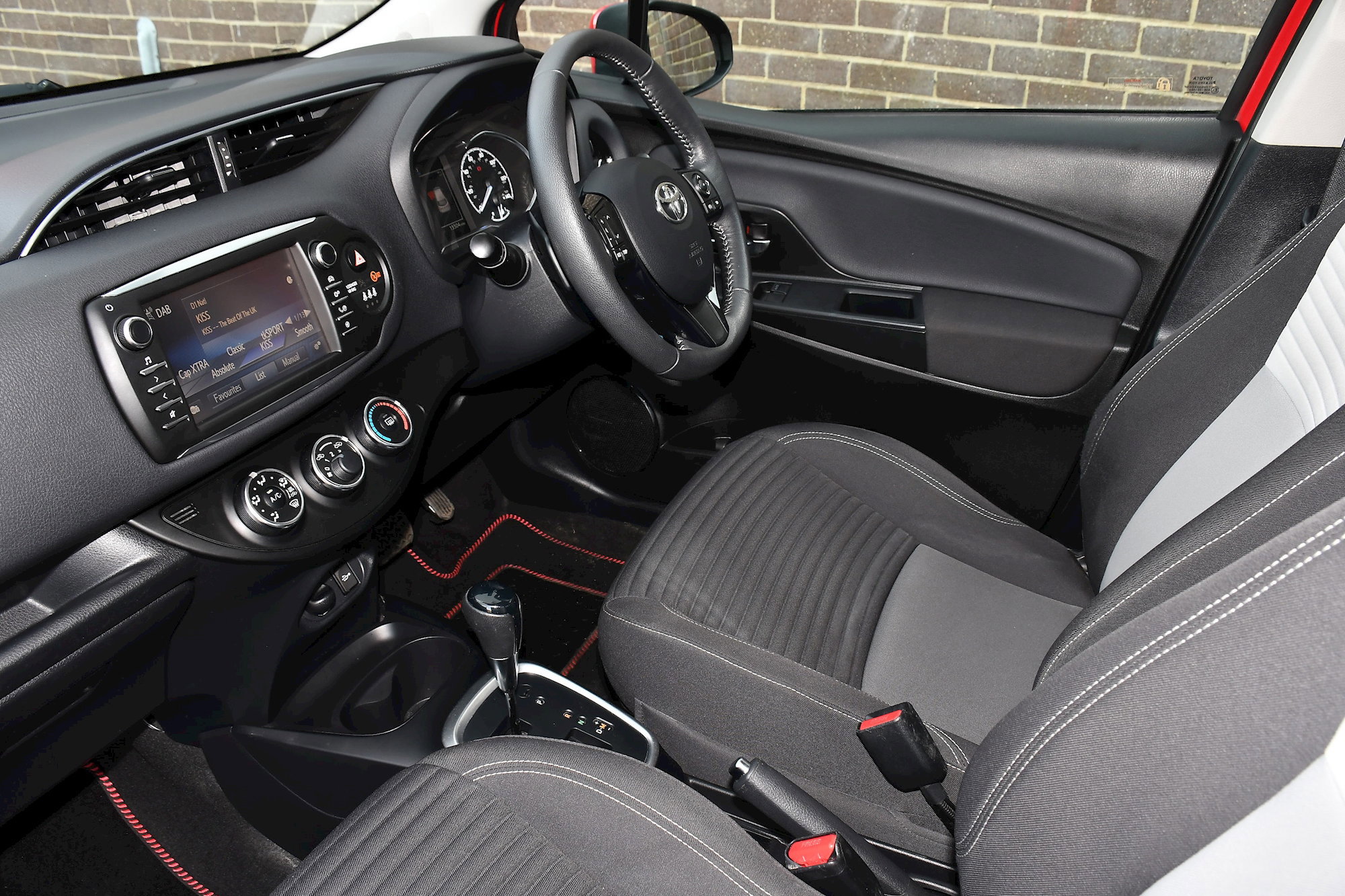 Toyota Yaris 1.5 VVT-i Design Hatchback 5dr Petrol CVT Euro 6 (111 ps) 5dr Automatic 2026