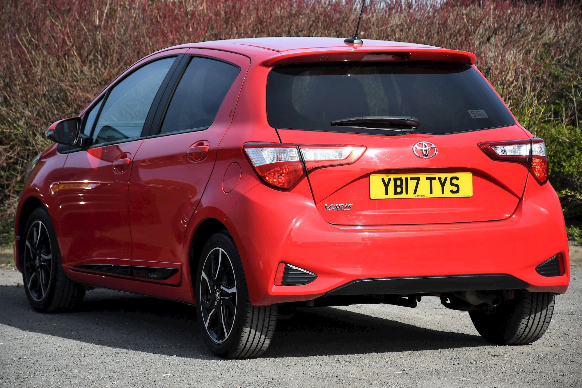 Toyota Yaris 1.5 VVT-i Design Hatchback 5dr Petrol CVT Euro 6 (111 ps) 5dr Automatic 2026