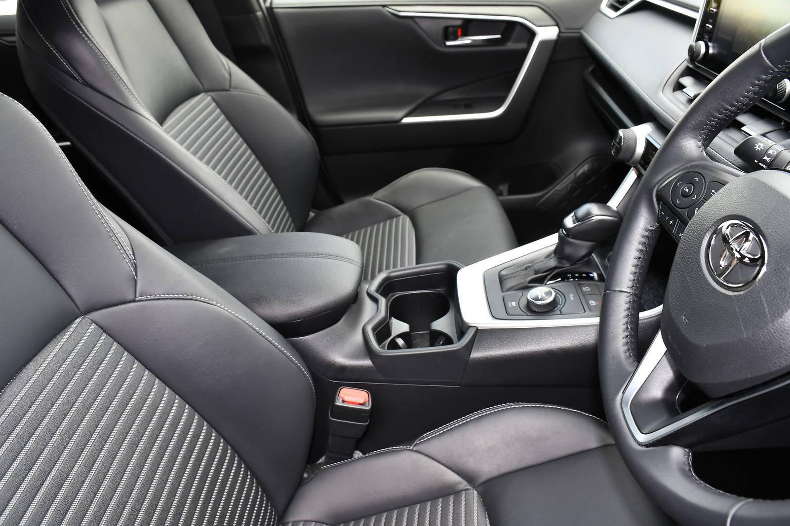 Toyota RAV4 2.5 VVT-h Black Edition SUV 5dr Petrol Hybrid CVT 4WD Euro 6 (s/s) (222 ps) 5dr Automatic 2026