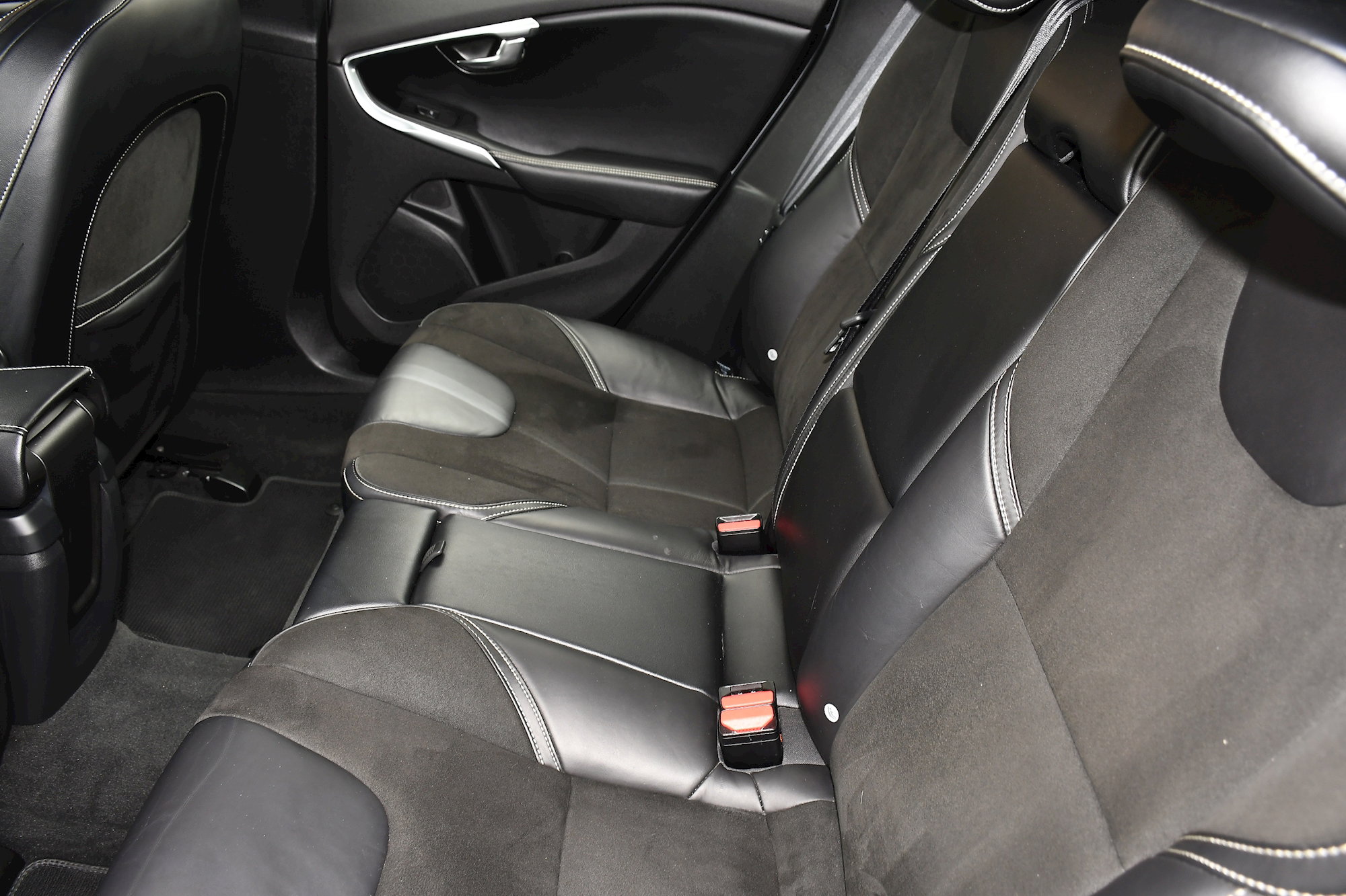 Volvo V40 D2 R-DESIGN NAV PLUS 5dr Automatic 2026