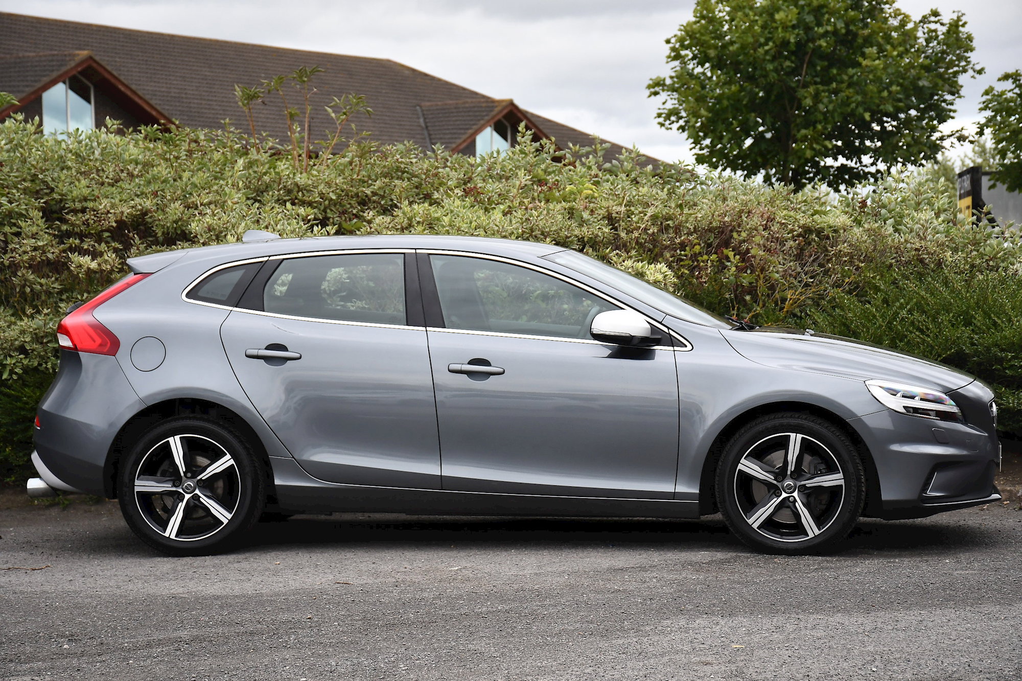 Volvo V40 D2 R-DESIGN NAV PLUS 5dr Automatic 2026