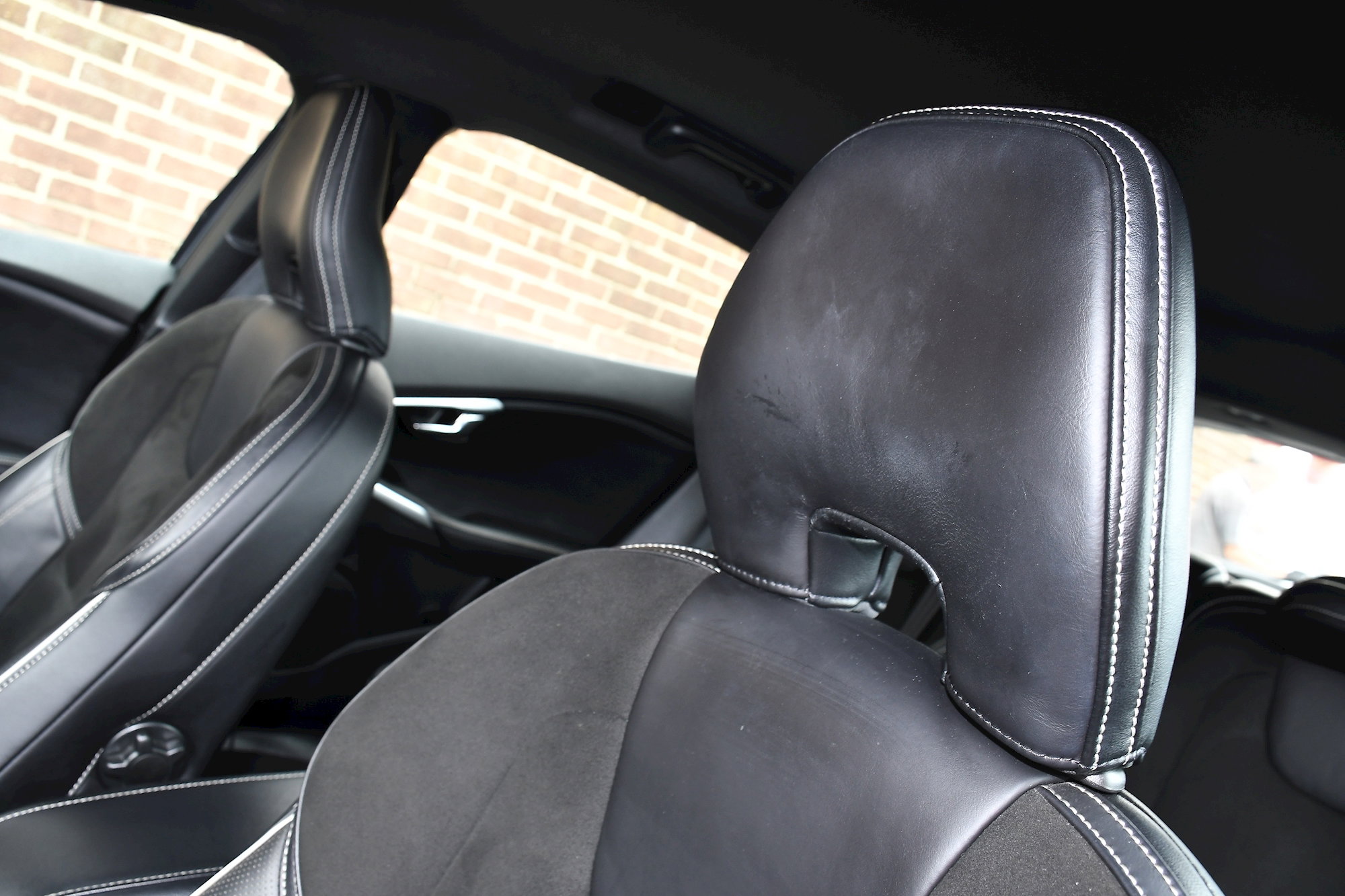 Volvo V40 D2 R-DESIGN NAV PLUS 5dr Automatic 2026