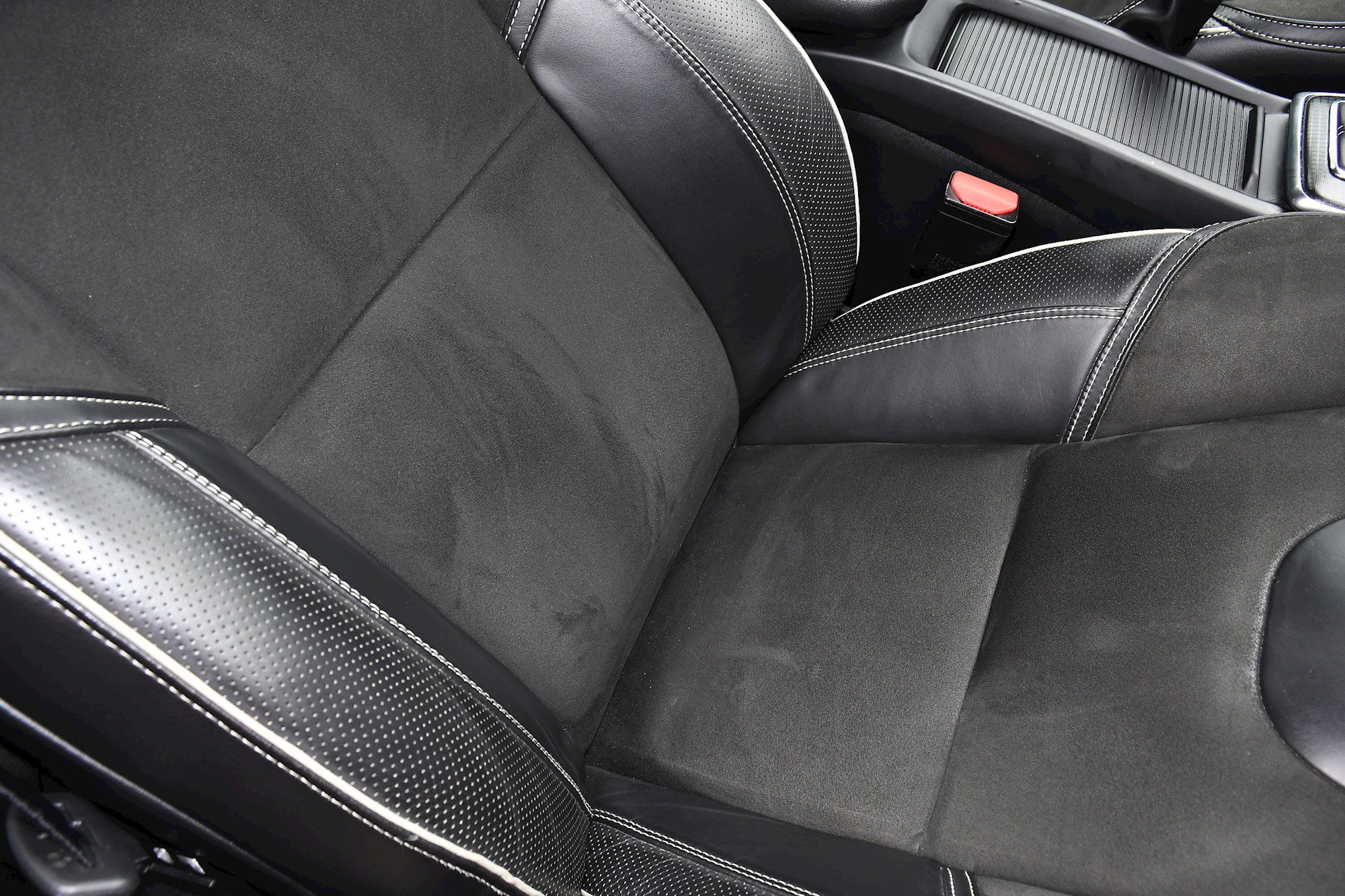 Volvo V40 D2 R-DESIGN NAV PLUS 5dr Automatic 2026