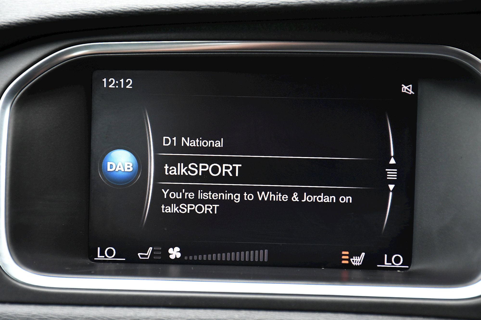 Volvo V40 D2 R-DESIGN NAV PLUS 5dr Automatic 2026