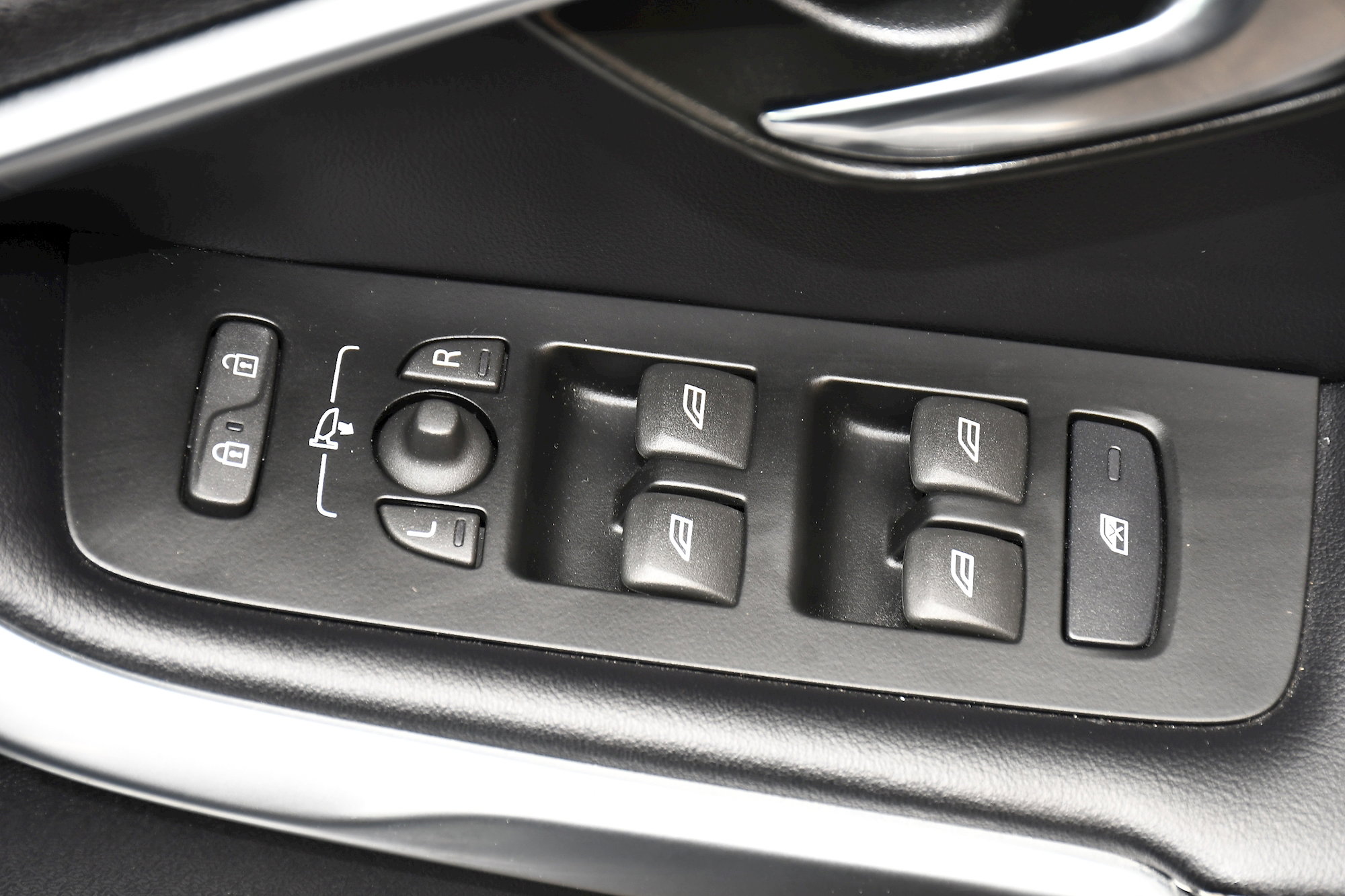 Volvo V40 D2 R-DESIGN NAV PLUS 5dr Automatic 2026
