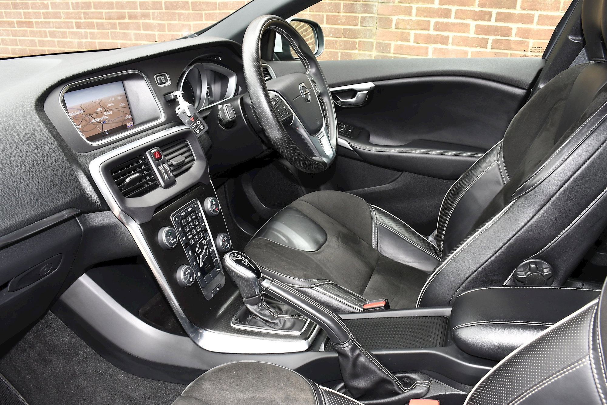 Volvo V40 D2 R-DESIGN NAV PLUS 5dr Automatic 2026