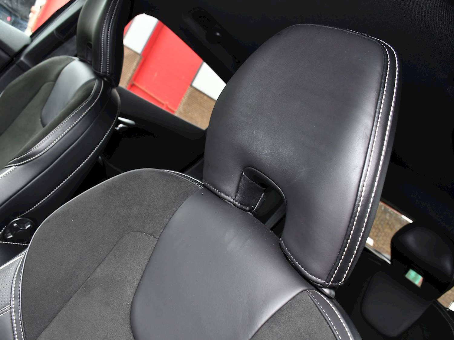 Volvo V40 D3 R-DESIGN NAV PLUS 5dr Automatic 2026