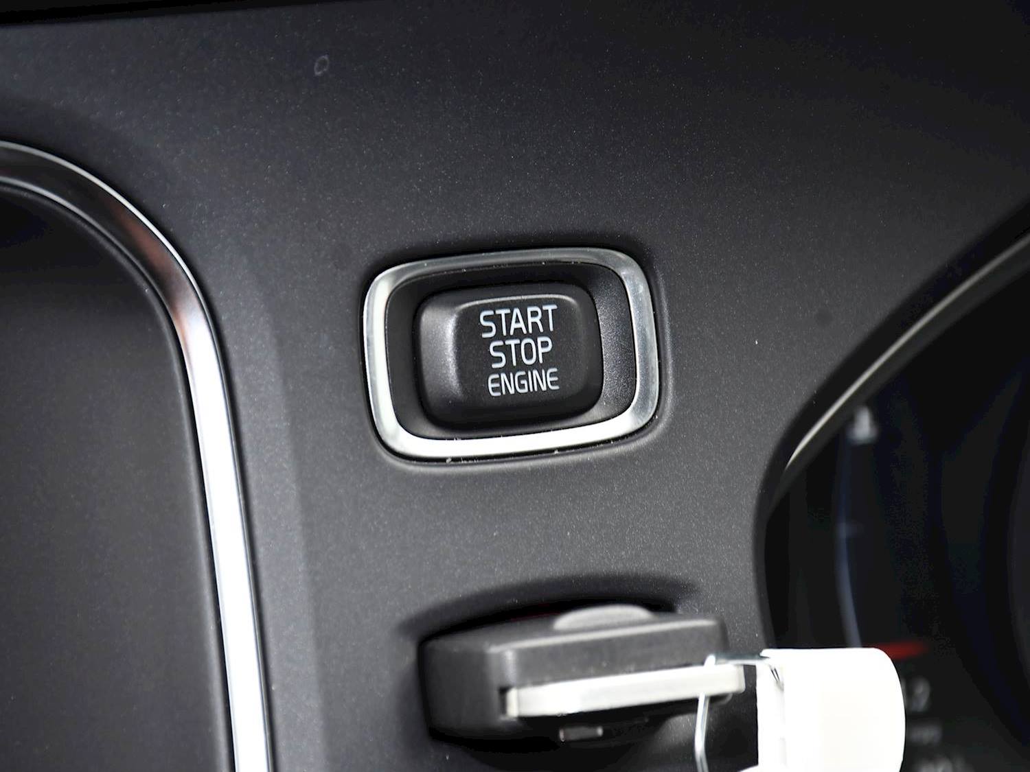 Volvo V40 D3 R-DESIGN NAV PLUS 5dr Automatic 2026