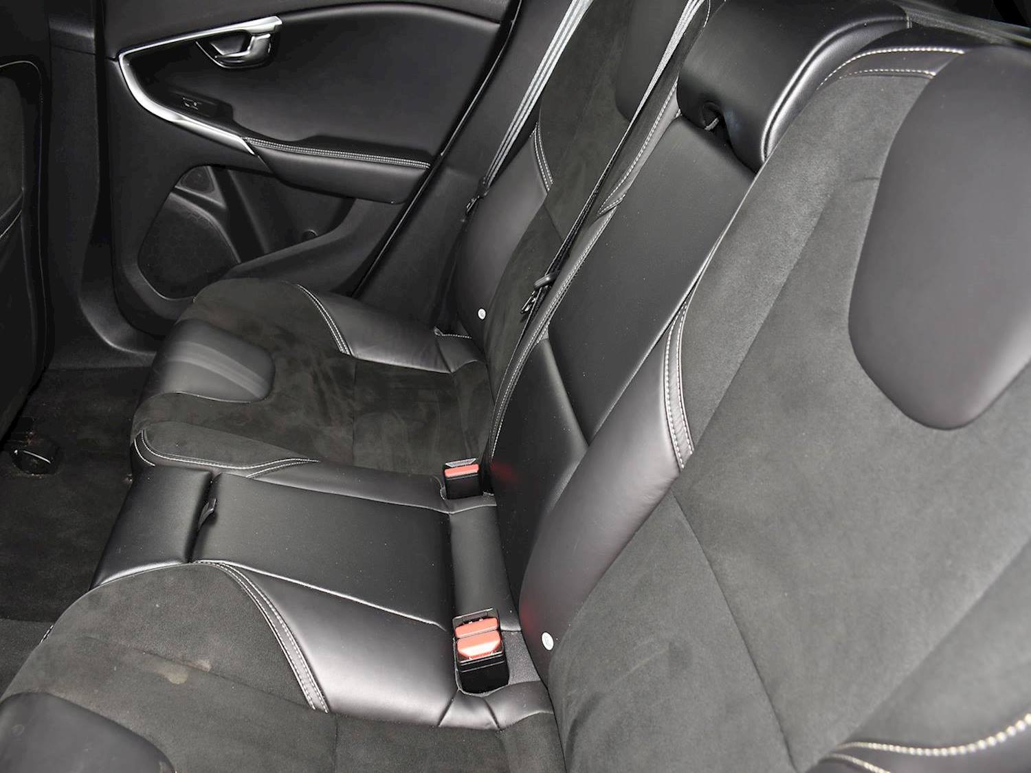 Volvo V40 D3 R-DESIGN NAV PLUS 5dr Automatic 2026