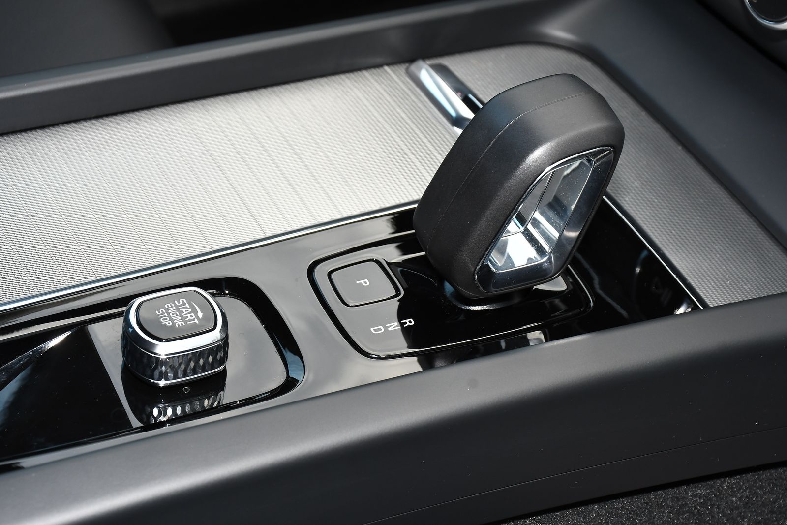 Volvo XC60 2.0 B5 MHEV Plus SUV 5dr Petrol Hybrid Auto AWD Euro 6 (s/s) (250 ps) 5dr Automatic 2026