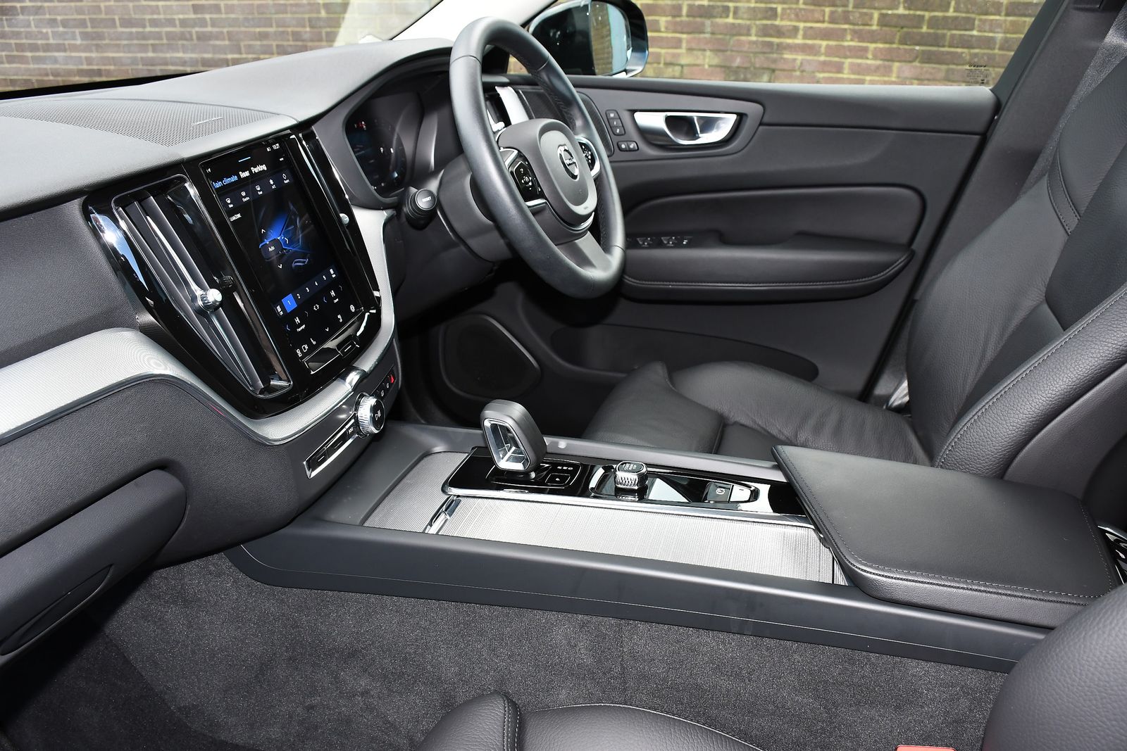 Volvo XC60 2.0 B5 MHEV Plus SUV 5dr Petrol Hybrid Auto AWD Euro 6 (s/s) (250 ps) 5dr Automatic 2026