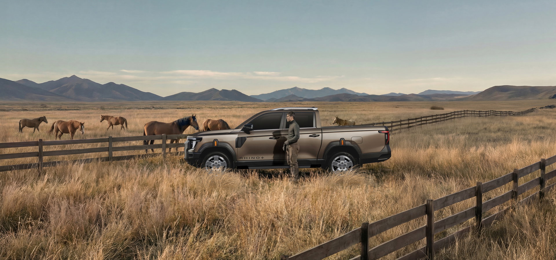 KGM Musso Rhino+ towing a horsebox