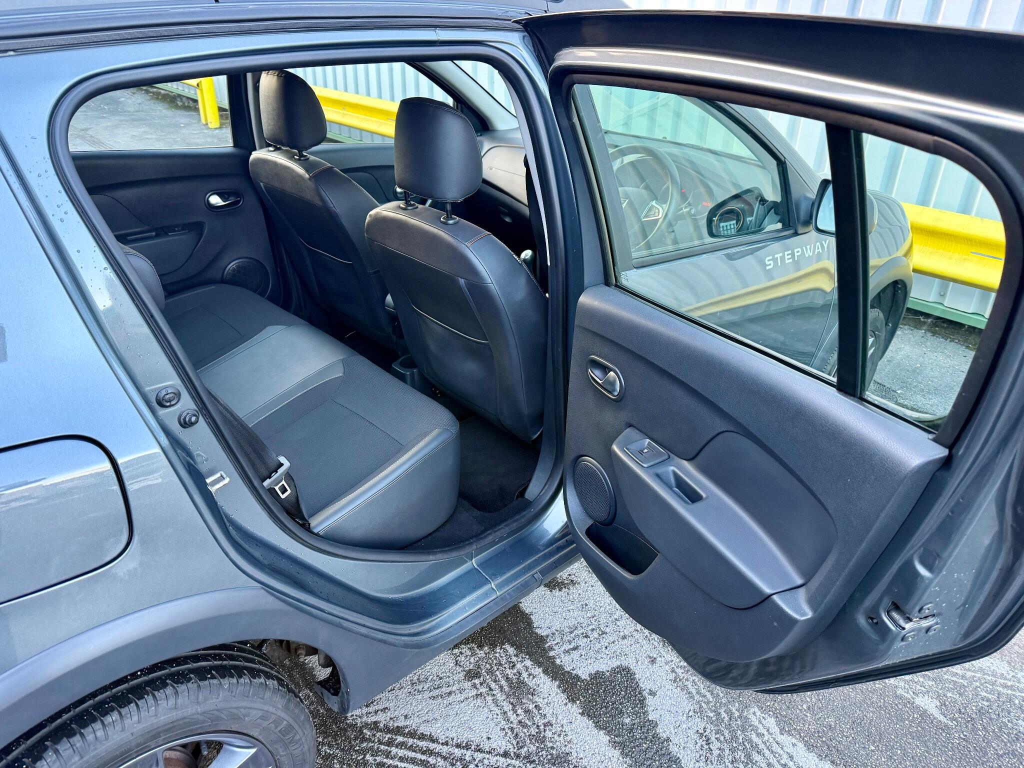 Dacia Sandero Stepway 0.9 TCe SE Summit Euro 6 (s/s) 5dr 5dr Manual 2017
