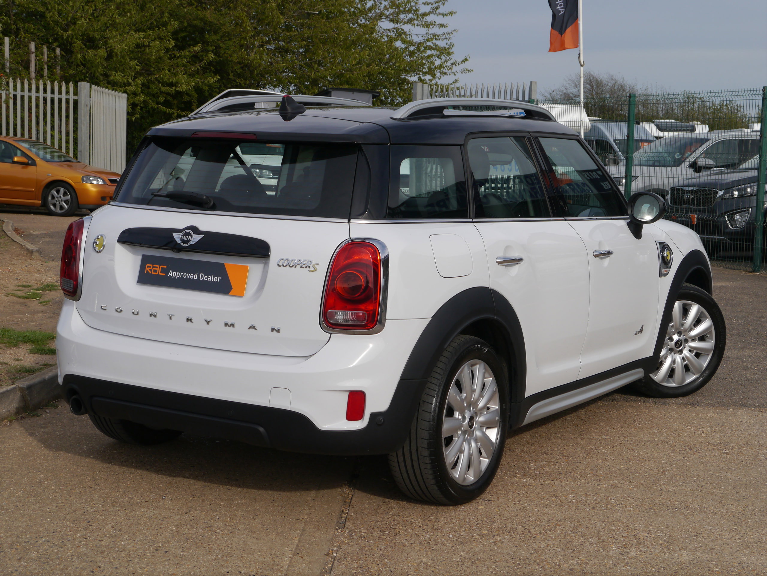 MINI Countryman 1.5 7.6kWh Cooper SE SUV 5dr Petrol Plug-in Hybrid Auto ALL4 Euro 6 (s/s) (224 ps) 5dr Automatic 2026