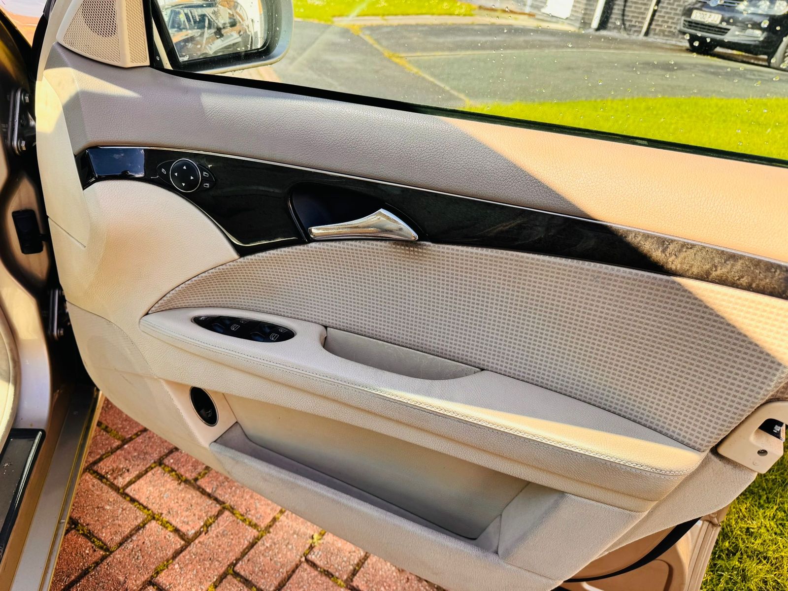 Mercedes-Benz E Class 2.6 E240 Avantgarde Saloon 4dr Petrol Automatic (247 g/km, 177 bhp) 4dr Automatic 2026