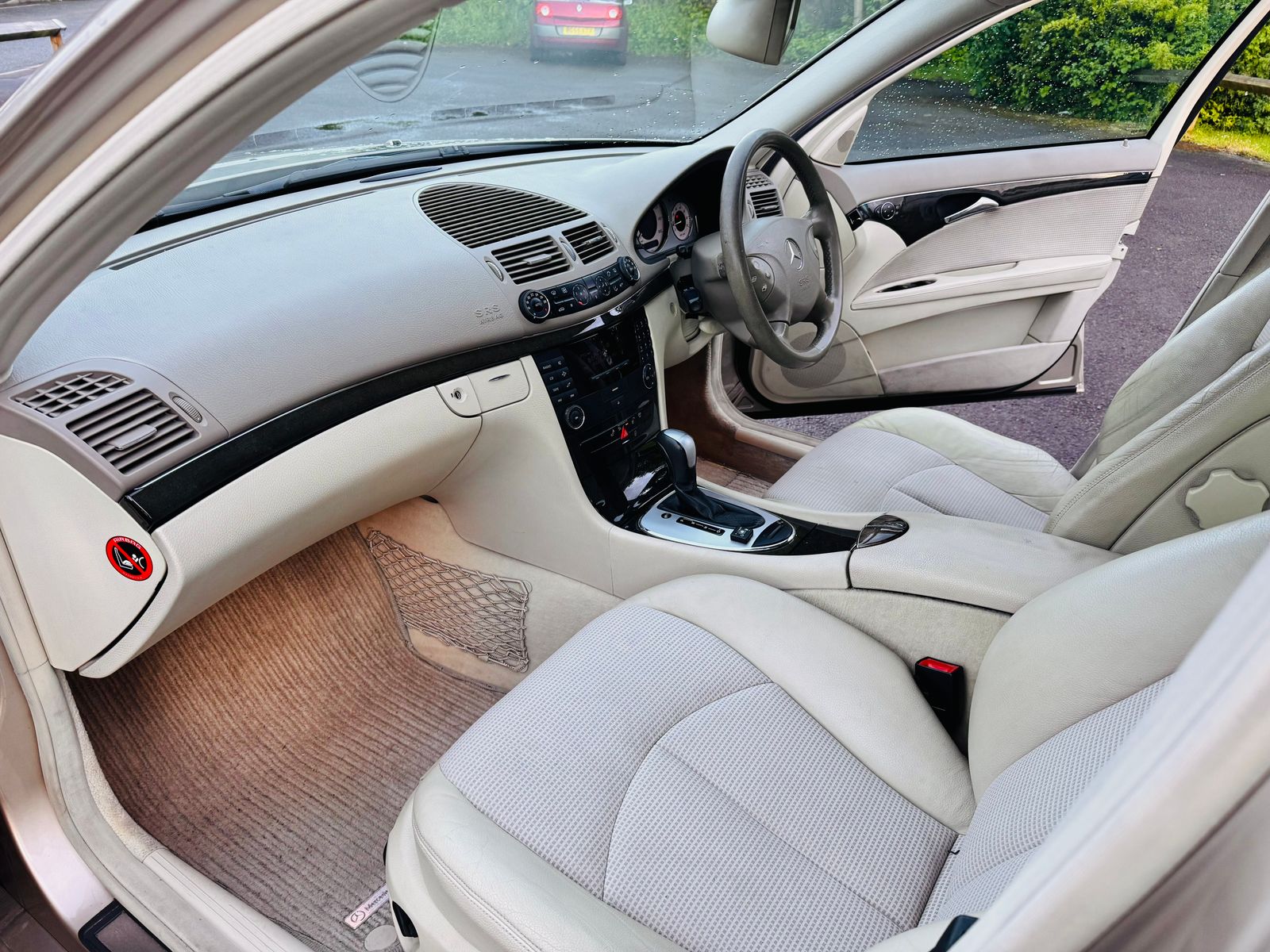 Mercedes-Benz E Class 2.6 E240 Avantgarde Saloon 4dr Petrol Automatic (247 g/km, 177 bhp) 4dr Automatic 2026