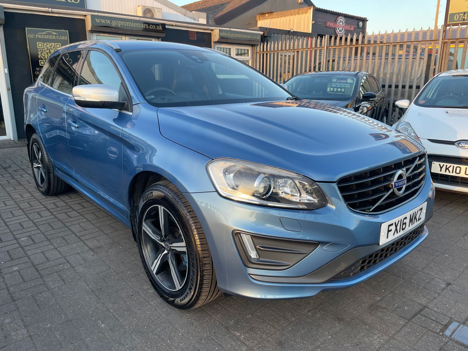 Volvo XC60 2.0 D4 R-Design Lux Nav SUV 5dr Diesel Manual Euro 6 (s/s) (190 ps) 5dr Manual 2026