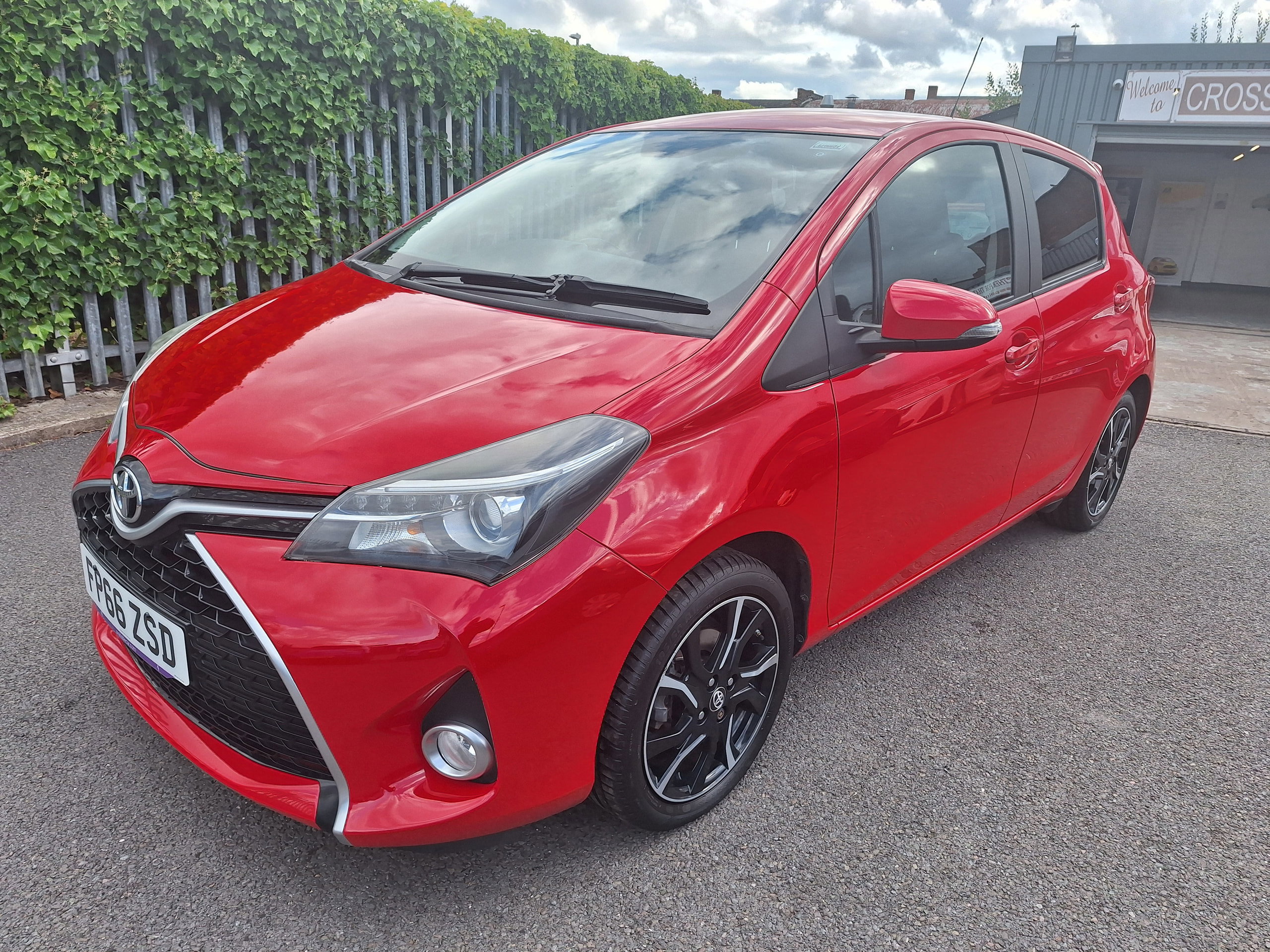 Toyota Yaris 1.33 Dual VVT-i Design Hatchback 5dr Petrol Manual Euro 6 (99 ps) 5dr Manual 2026
