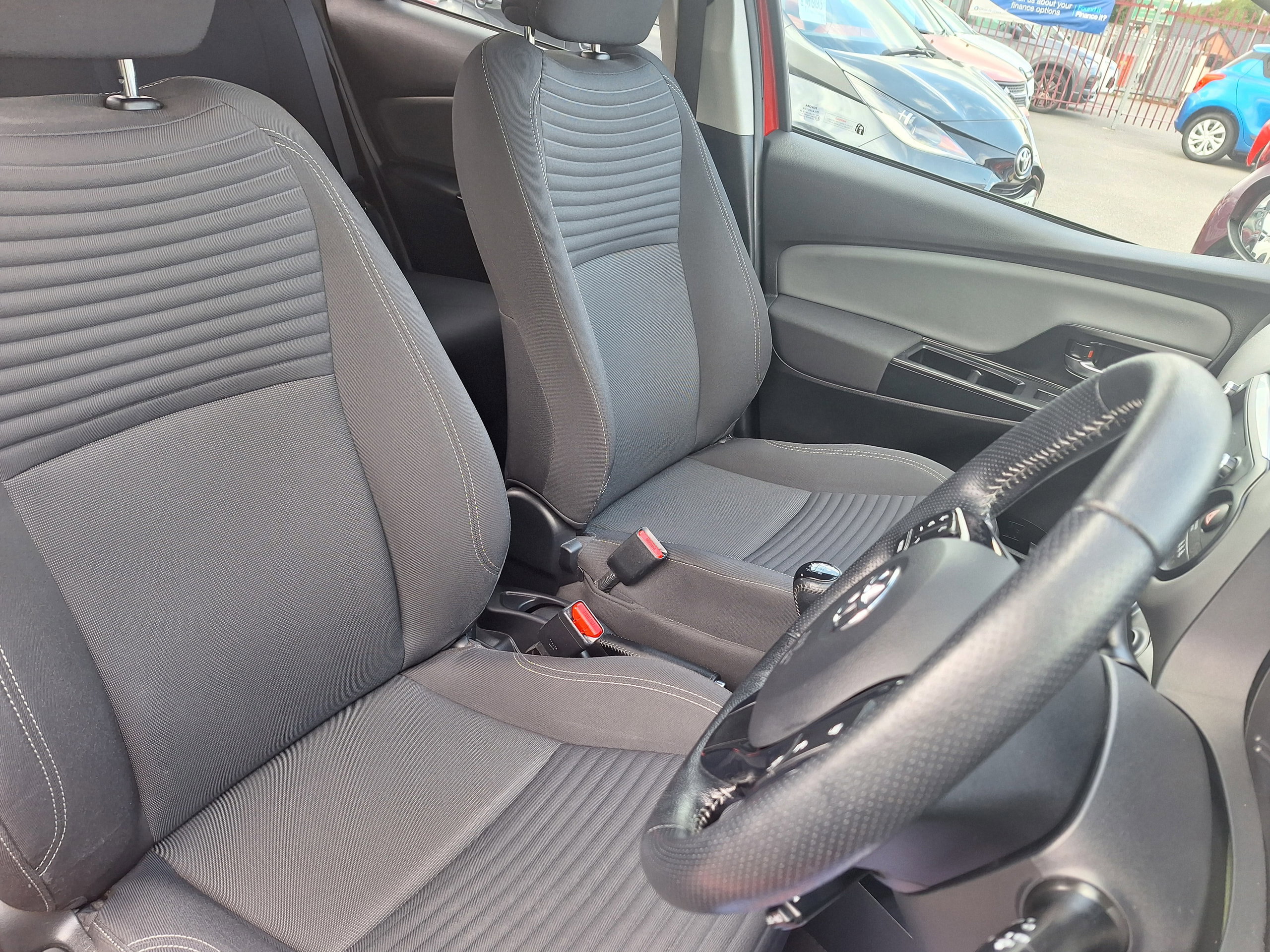 Toyota Yaris 1.33 Dual VVT-i Design Hatchback 5dr Petrol Manual Euro 6 (99 ps) 5dr Manual 2026