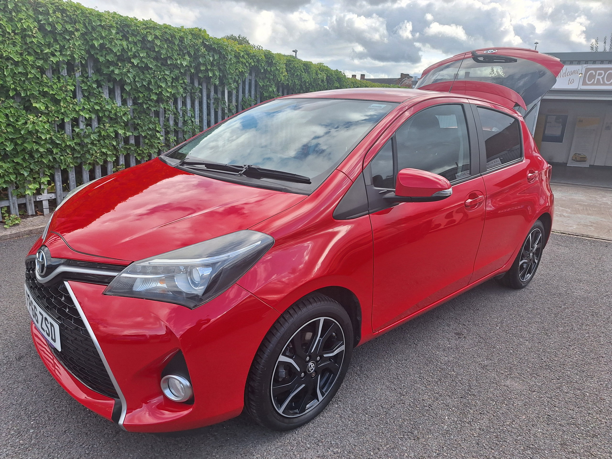 Toyota Yaris 1.33 Dual VVT-i Design Hatchback 5dr Petrol Manual Euro 6 (99 ps) 5dr Manual 2026