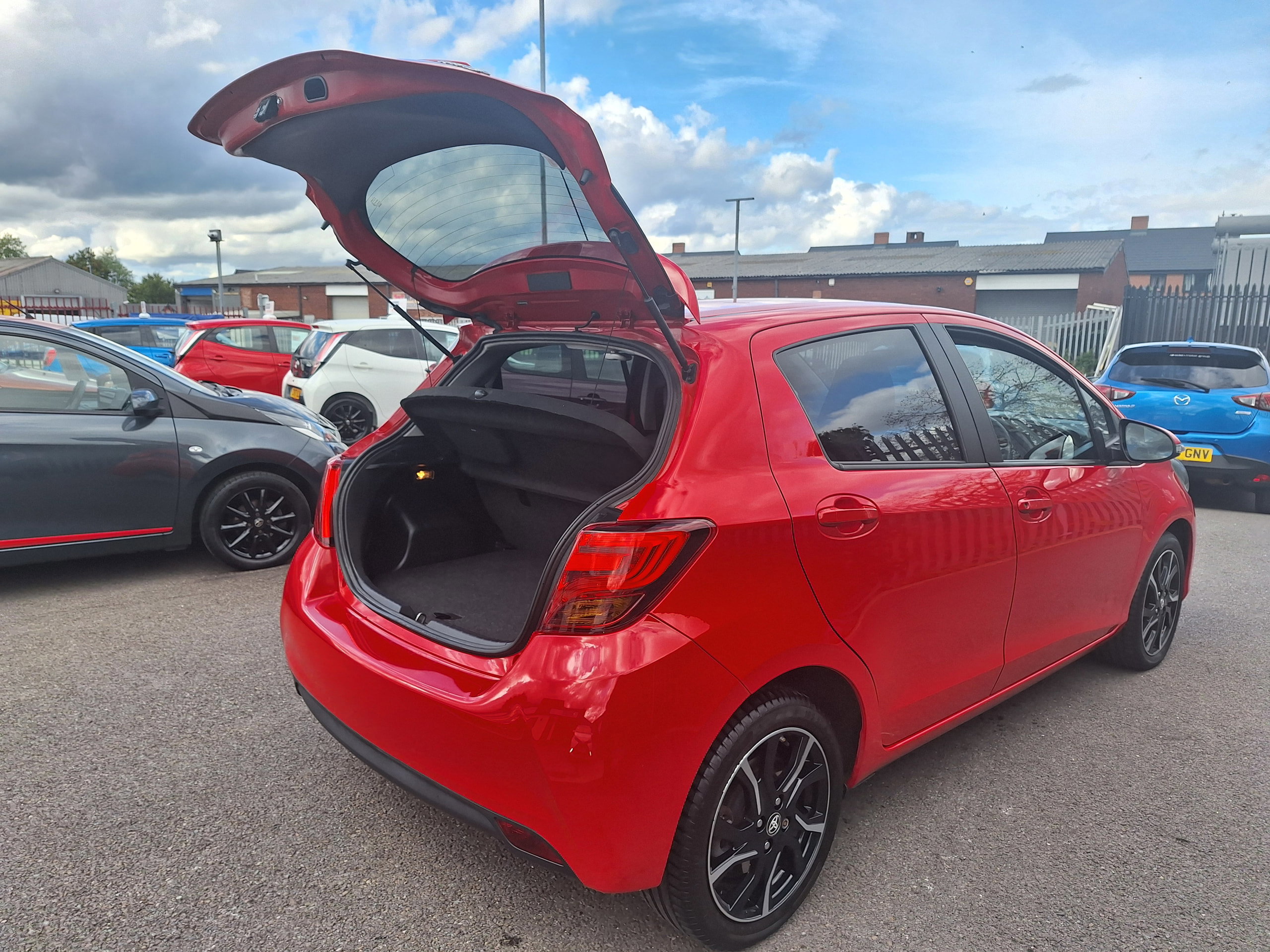 Toyota Yaris 1.33 Dual VVT-i Design Hatchback 5dr Petrol Manual Euro 6 (99 ps) 5dr Manual 2026