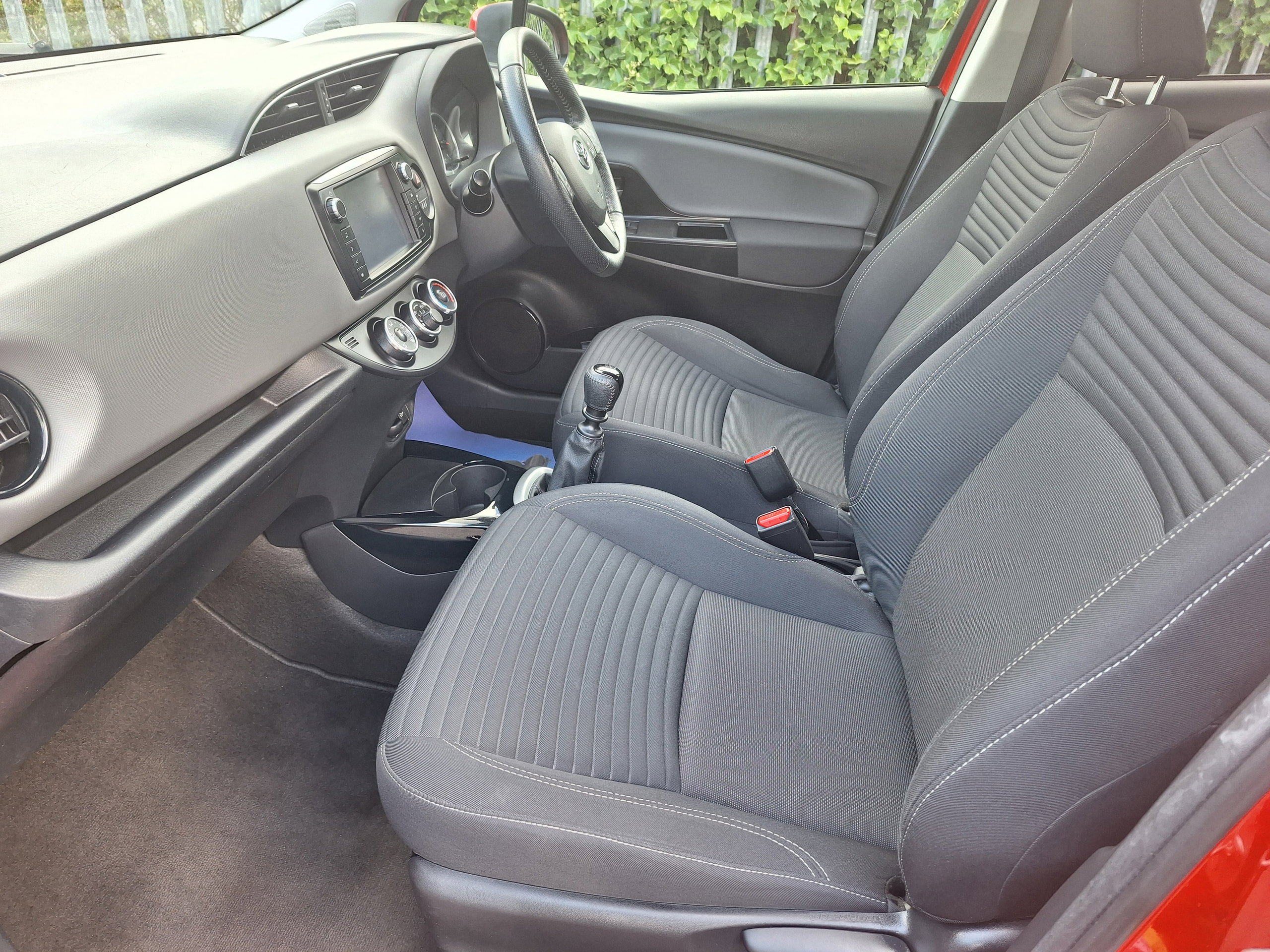 Toyota Yaris 1.33 Dual VVT-i Design Hatchback 5dr Petrol Manual Euro 6 (99 ps) 5dr Manual 2026