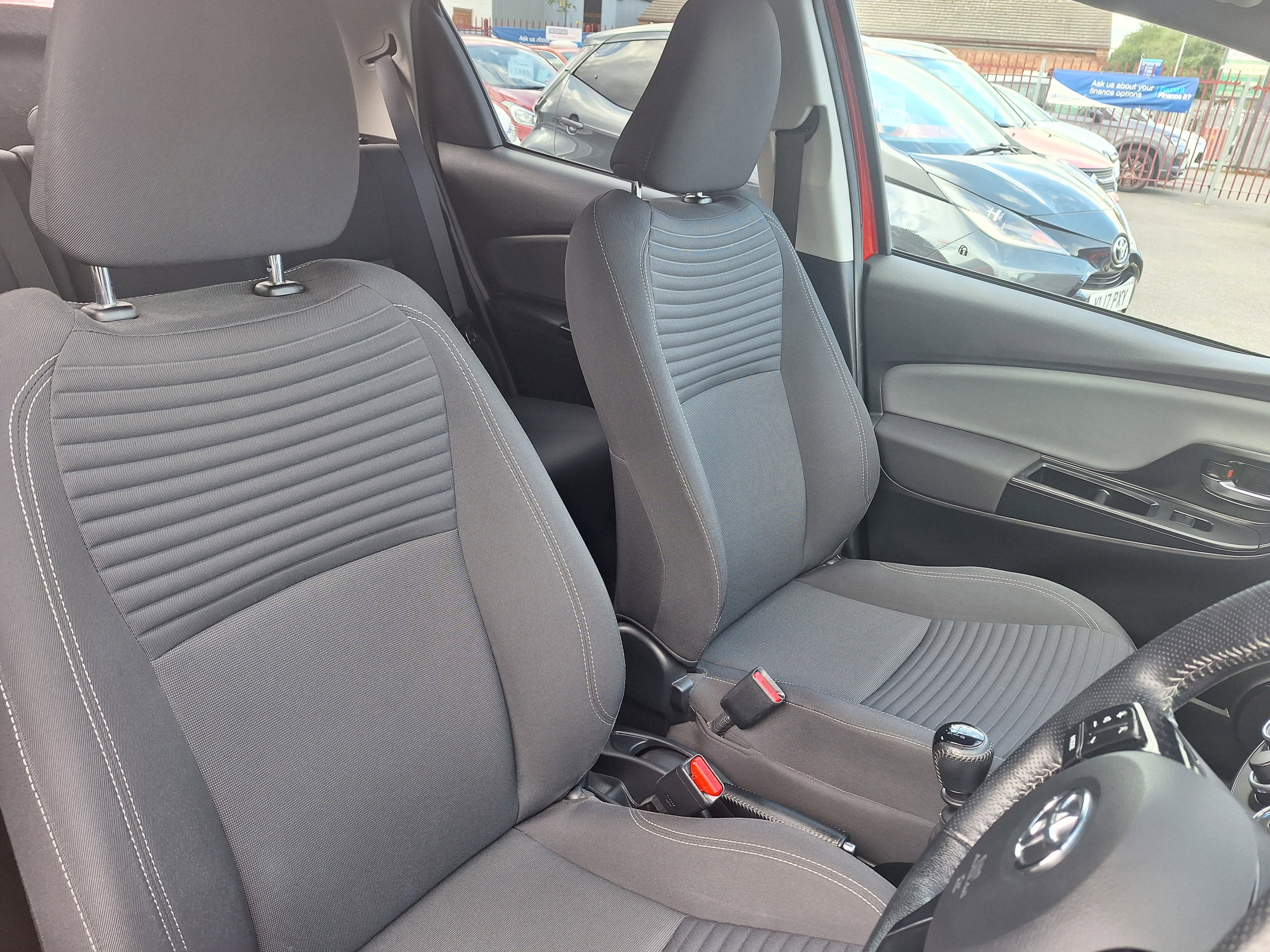 Toyota Yaris 1.33 Dual VVT-i Design Hatchback 5dr Petrol Manual Euro 6 (99 ps) 5dr Manual 2026
