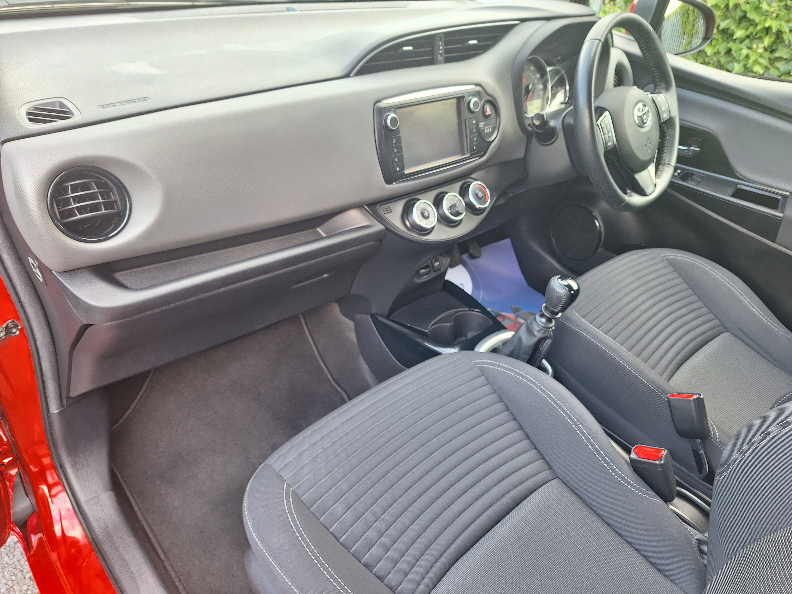 Toyota Yaris 1.33 Dual VVT-i Design Hatchback 5dr Petrol Manual Euro 6 (99 ps) 5dr Manual 2026